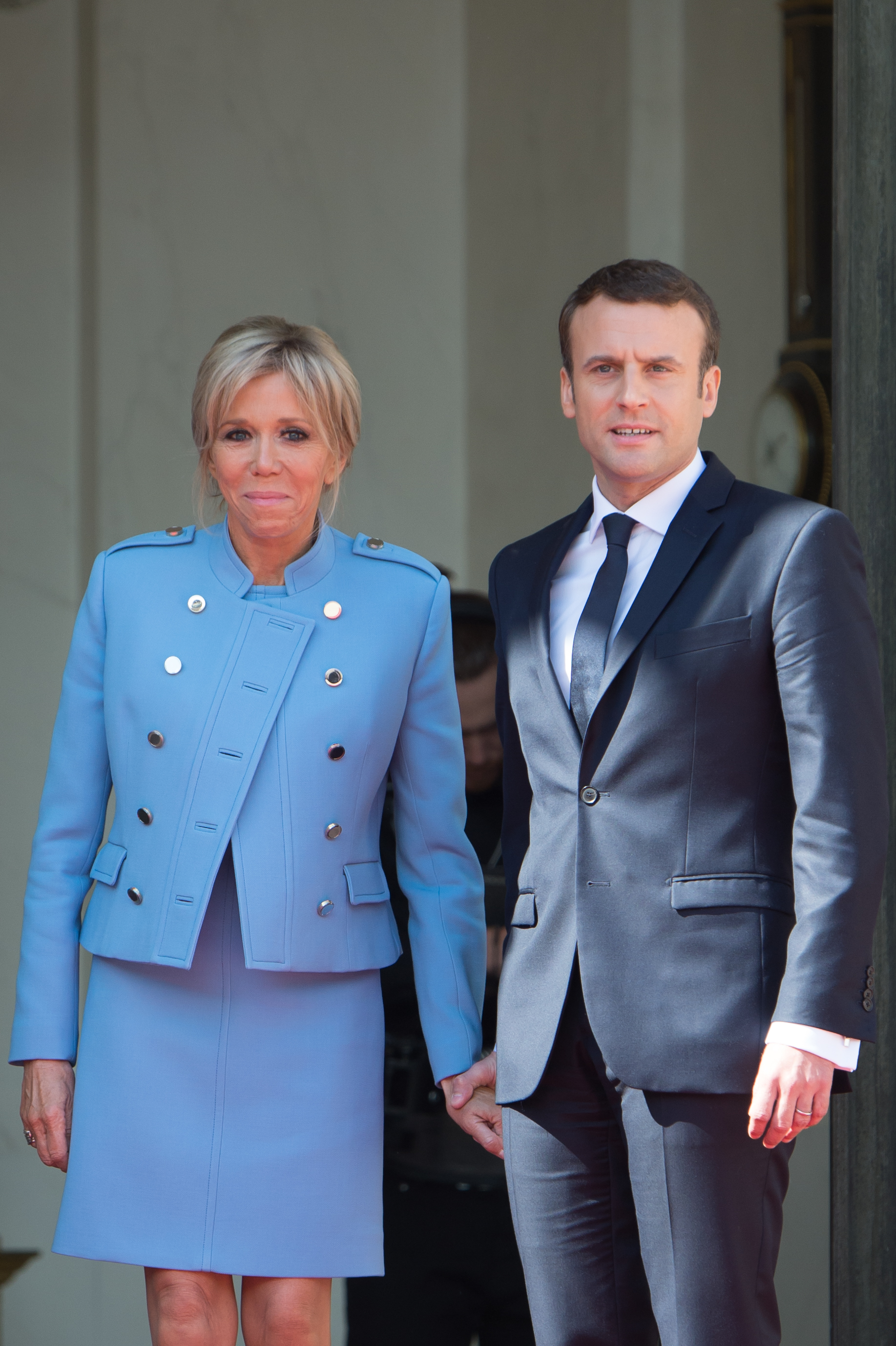 Brigitte y Emmanuel Macron en el Palacio presidencial del Elíseo el 14 de mayo de 2017, en París, Francia. | Fuente: Getty Images
