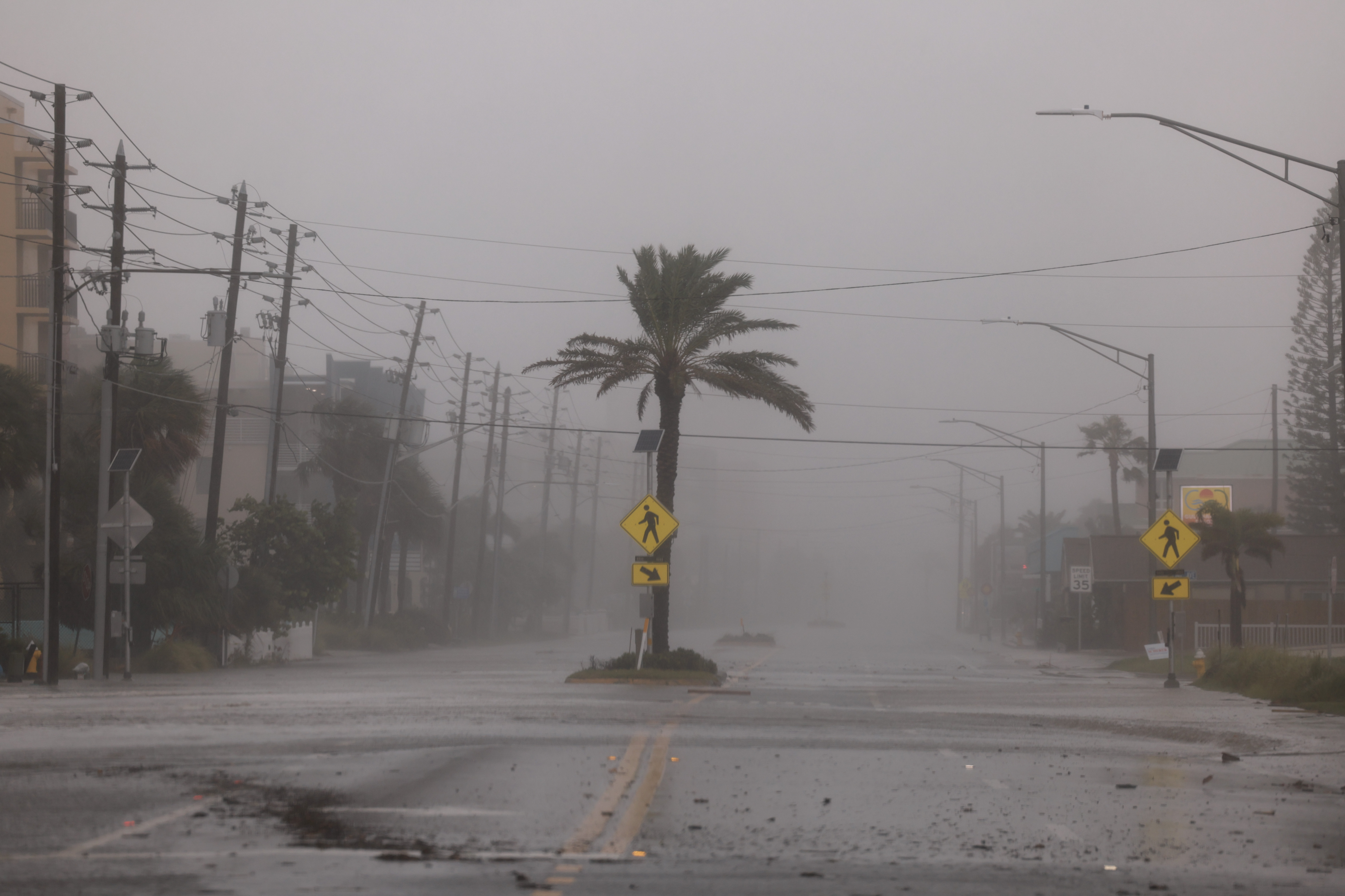 El huracán Helene golpea una carretera en St. Pete Beach, Florida, el 26 de septiembre de 2024 | Fuente: Getty Images