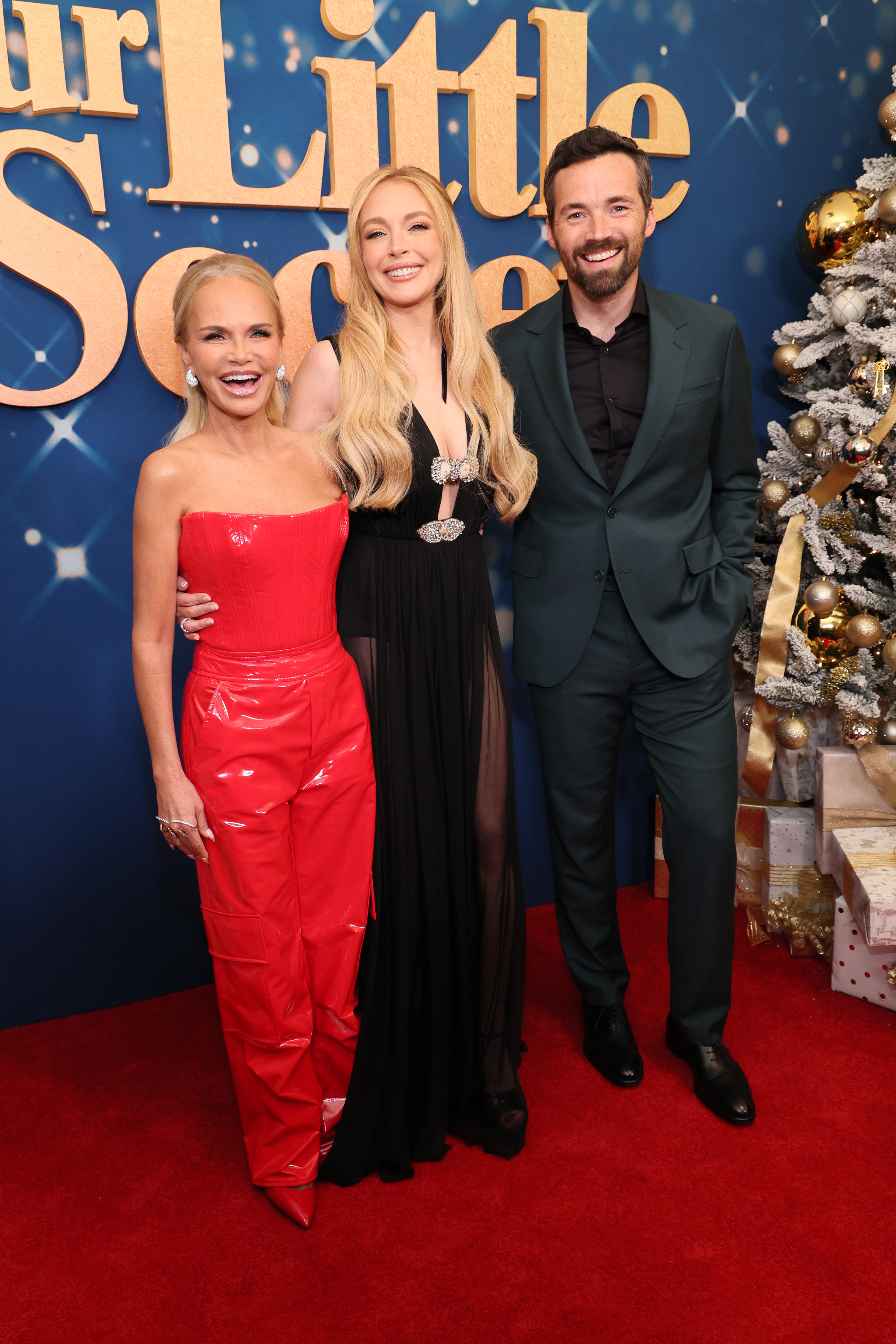 Kristin Chenoweth, Lindsay Lohan e Ian Harding asisten a la proyección de "Our Little Secret" de Netflix el 18 de noviembre de 2024 | Fuente: Getty Images