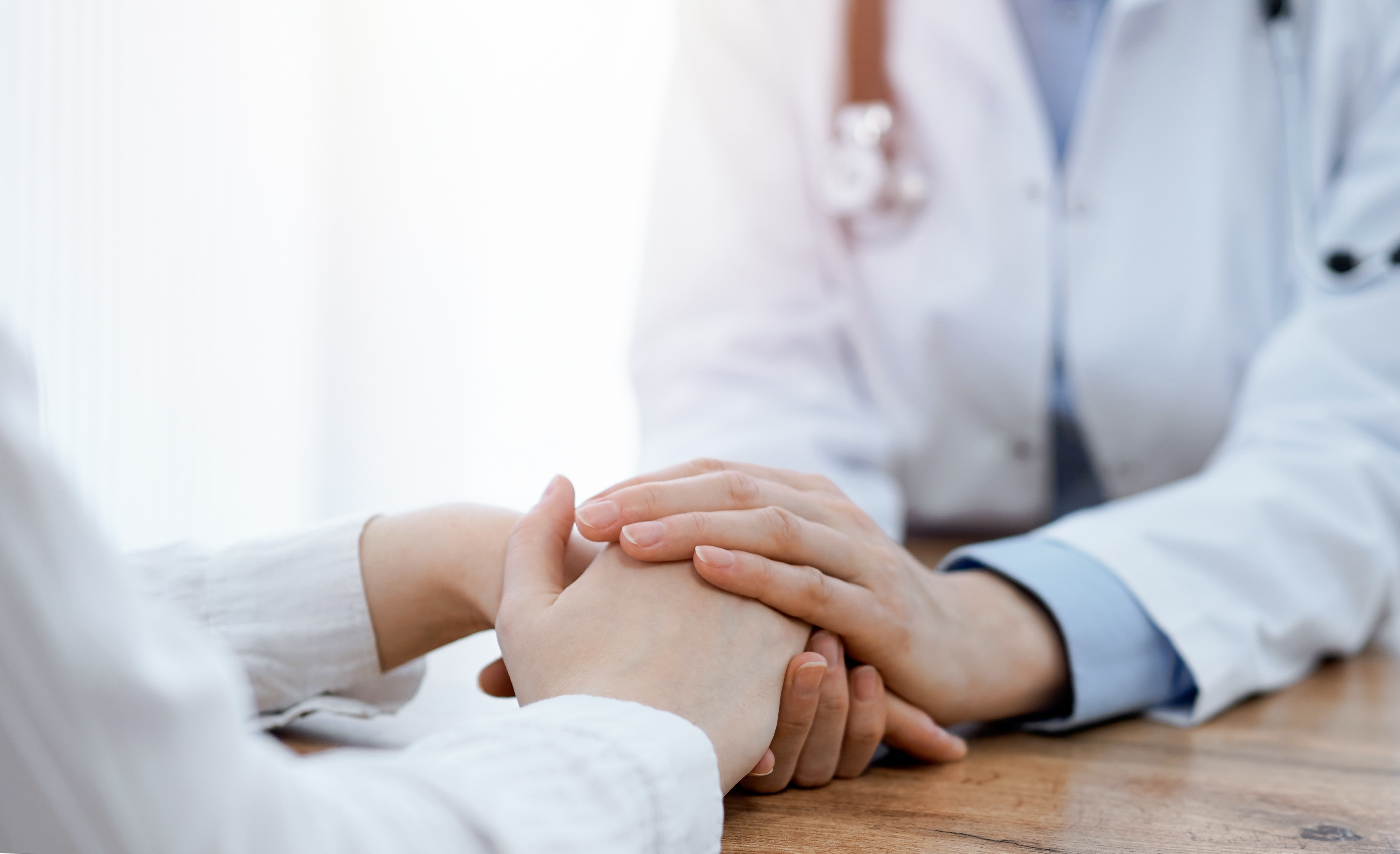 Médico y paciente | Fuente: Shutterstock