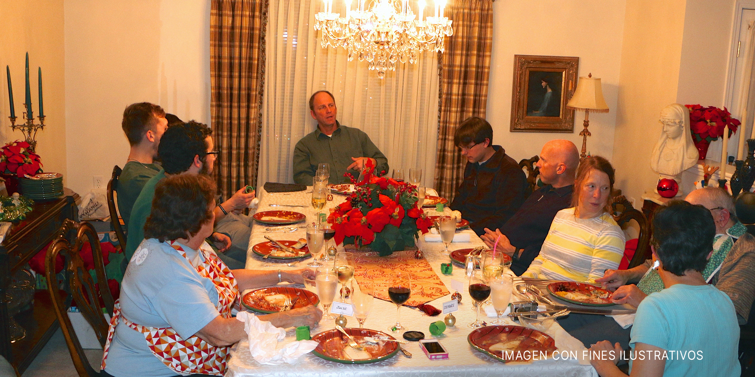 Familia en la cena de Navidad | Foto: Flickr.com/oakleyoriginals (CC BY 2.0)