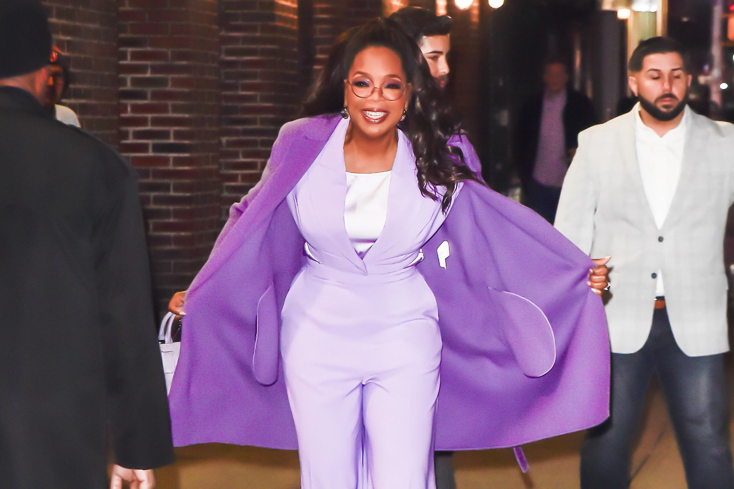 Oprah Winfrey vista el 14 de diciembre de 2023 en Nueva York | Fuente: Getty Images