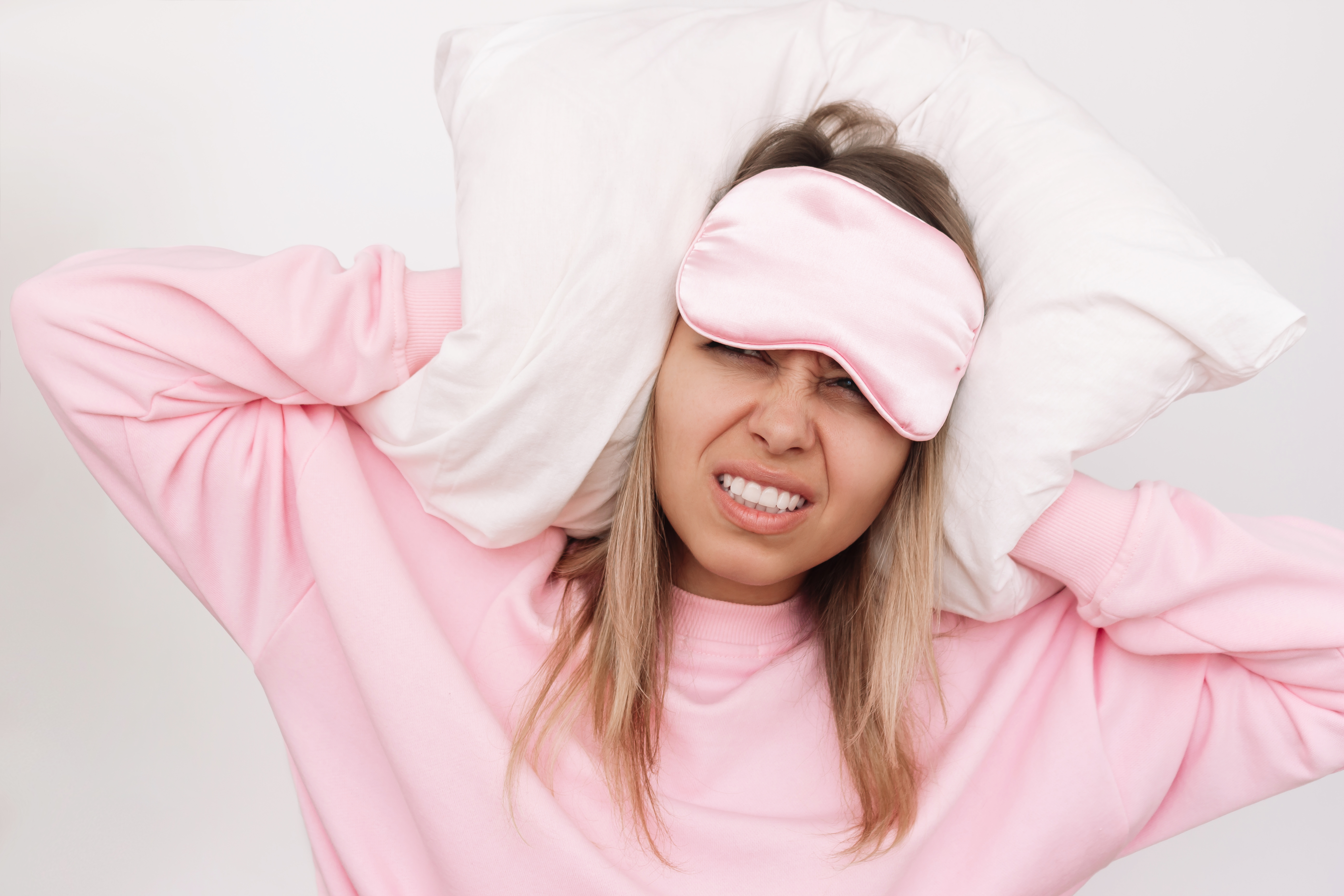 Mujer luchando por dormir | Fuente: Getty Images