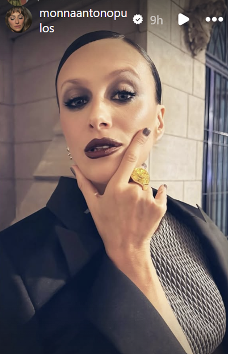 Mónica Antonópulos mostrando su look para los Premios ACE 2026 | Fuente: Instagram Stories/monnaantonopulos
