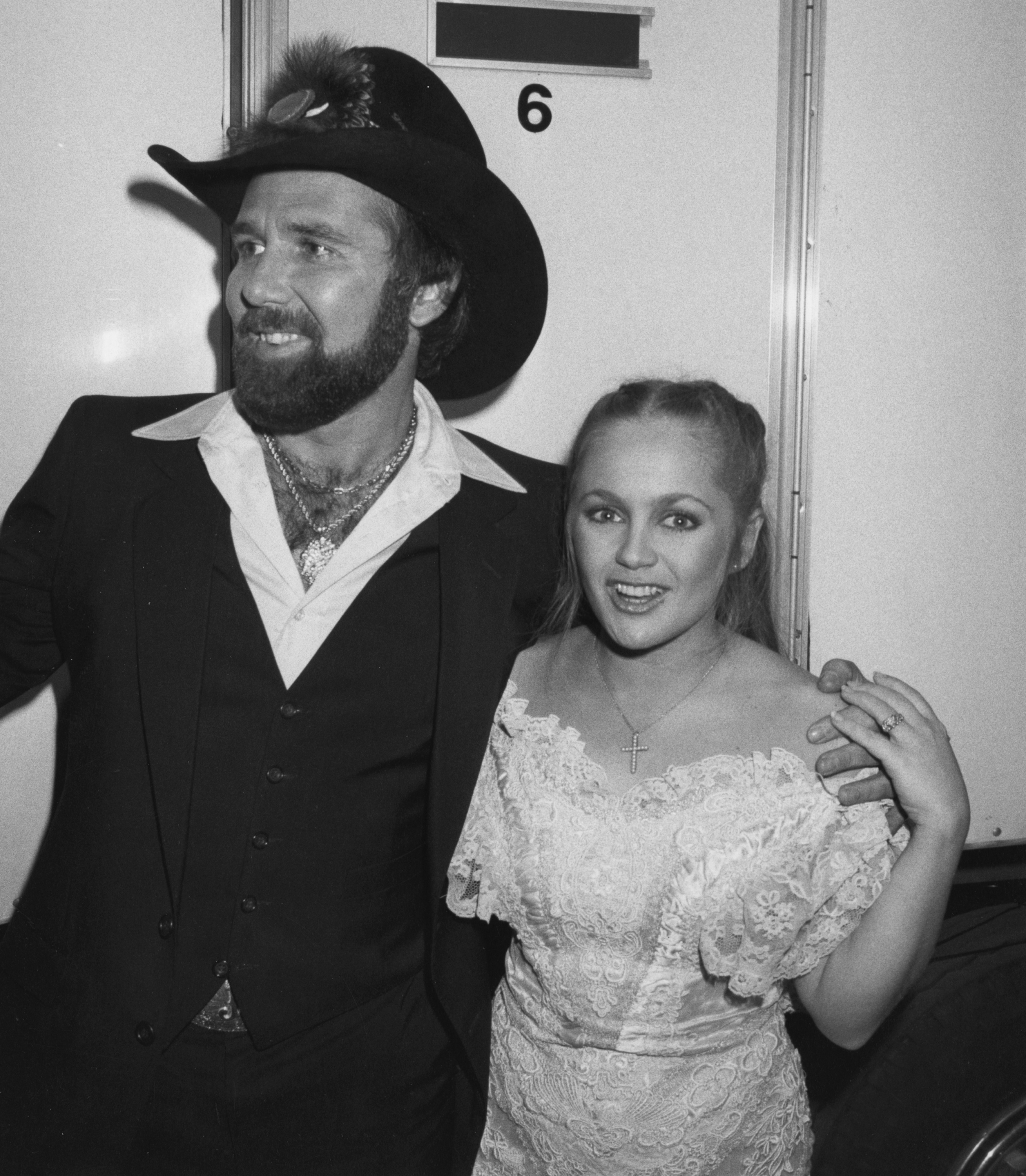 La actriz y cantante Johnny Lee asistiendo a los Nineth Annual American Music Awards el 25 de enero de 1982 en el Shrine Auditorium de Los Ángeles, California | Fuente: Getty Images