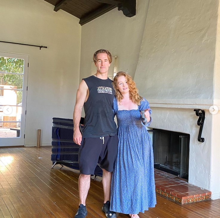 James y Kimberly Van Der Beek en su casa de Texas en un post subido el 30 de septiembre de 2020 | Fuente: Instagram/vanderjames