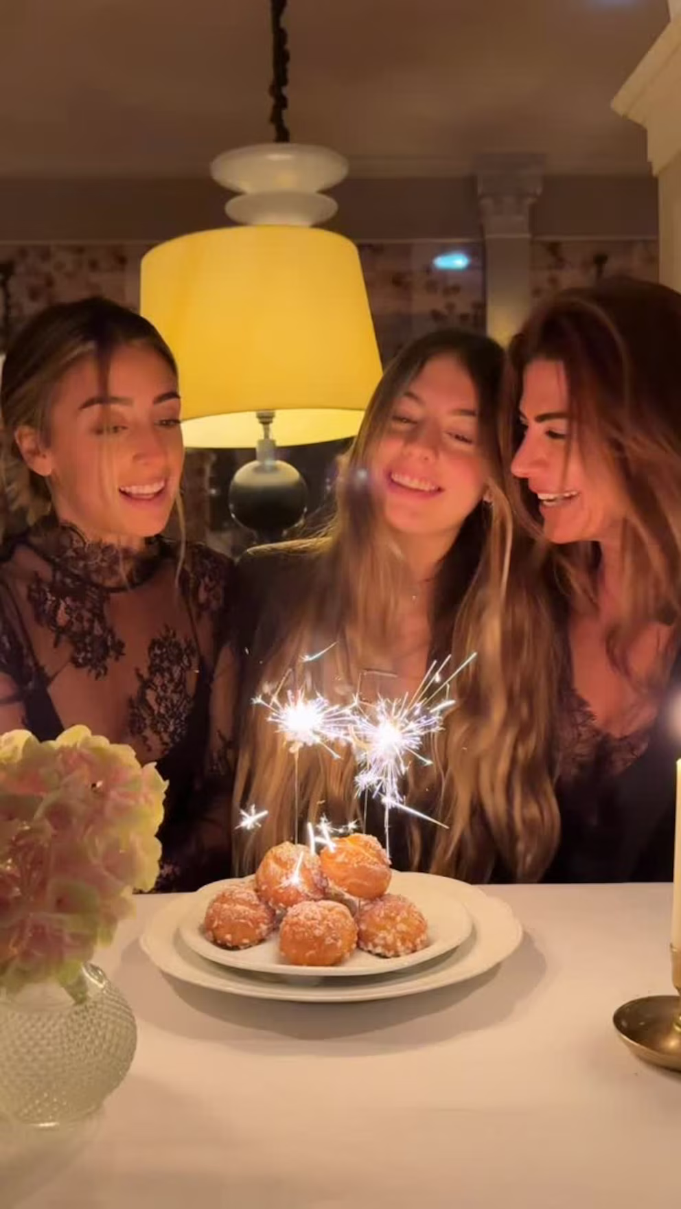 Juliana Awada compartió fotografías del festejo de 15 años de su hija Antonia en París | Fuente: Instagram Stories/juliana.awada