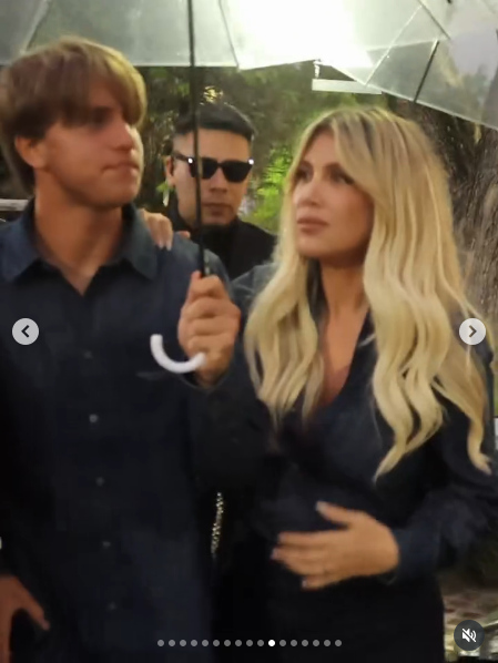 Wanda Nara y su hijo mayor Valentino López en un evento exclusivo de una reconocida firma italiana | Fuente: Instagram/zaira.nara
