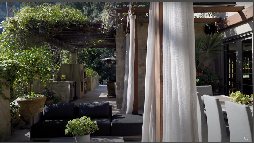 Antigua mansión de Jennifer Lopez en Bel-Air, California, de un vídeo fechado el 1 de febrero de 2023 | Foto: Youtube.com/carolwoodrealestate