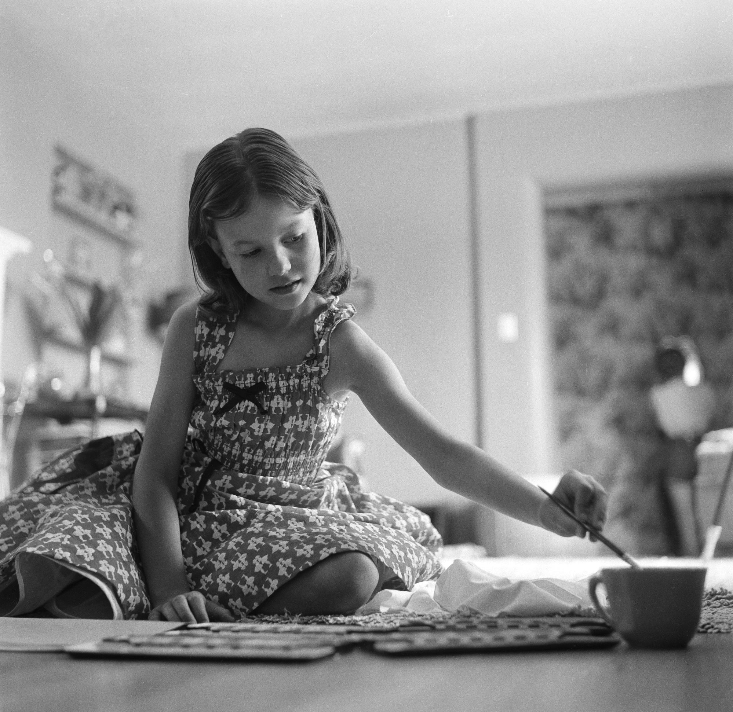 La ex actriz infantil posa para un retrato en 1955 | Fuente: Getty Images