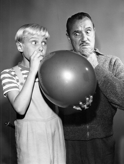 Gale Gordon y Jay North del programa de televisión 'Dennis the Menace', alrededor de la década de 1960. | Foto: CBS Television / Public domain