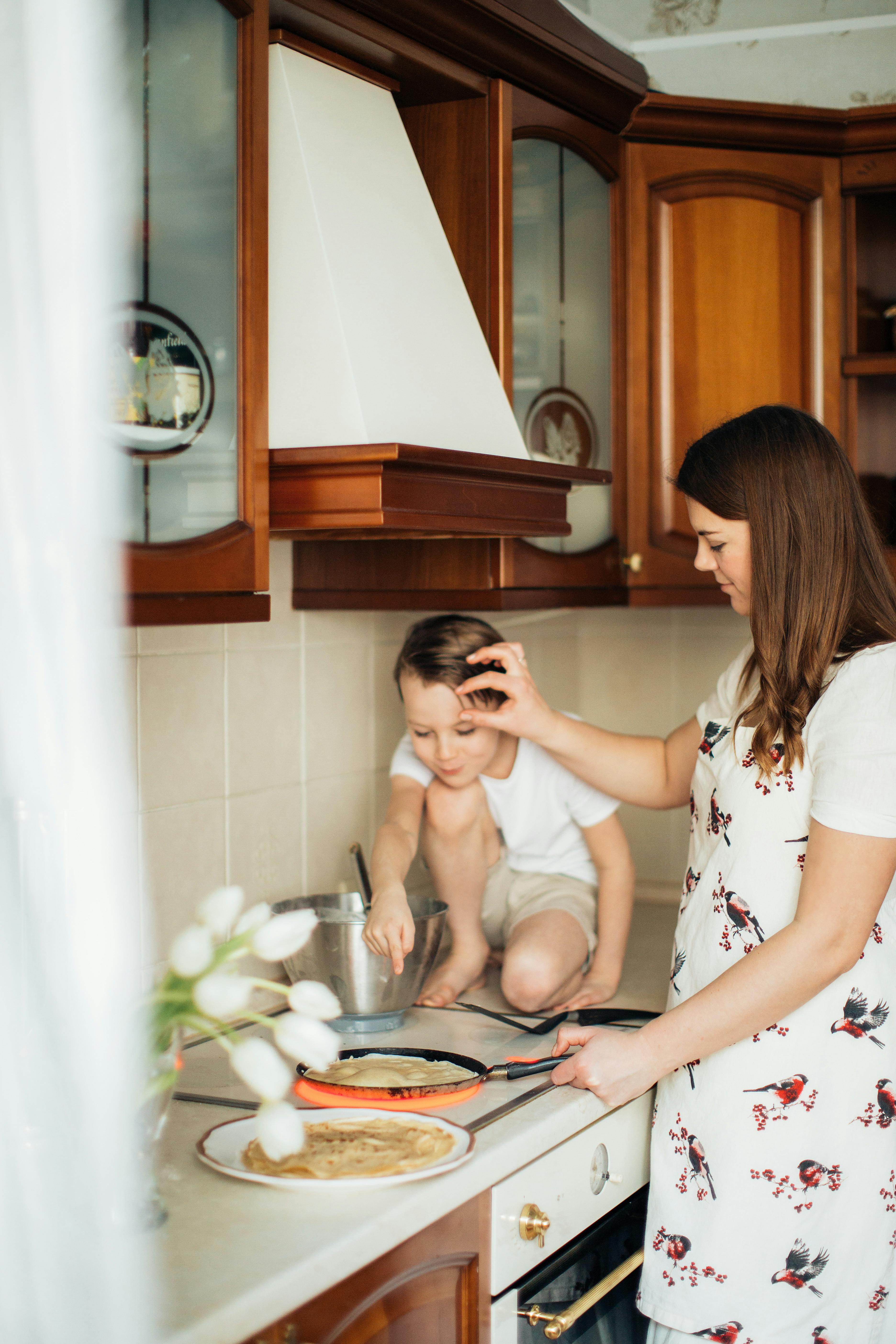 Una mamma felice con suo figlio | Fonte: Pexels