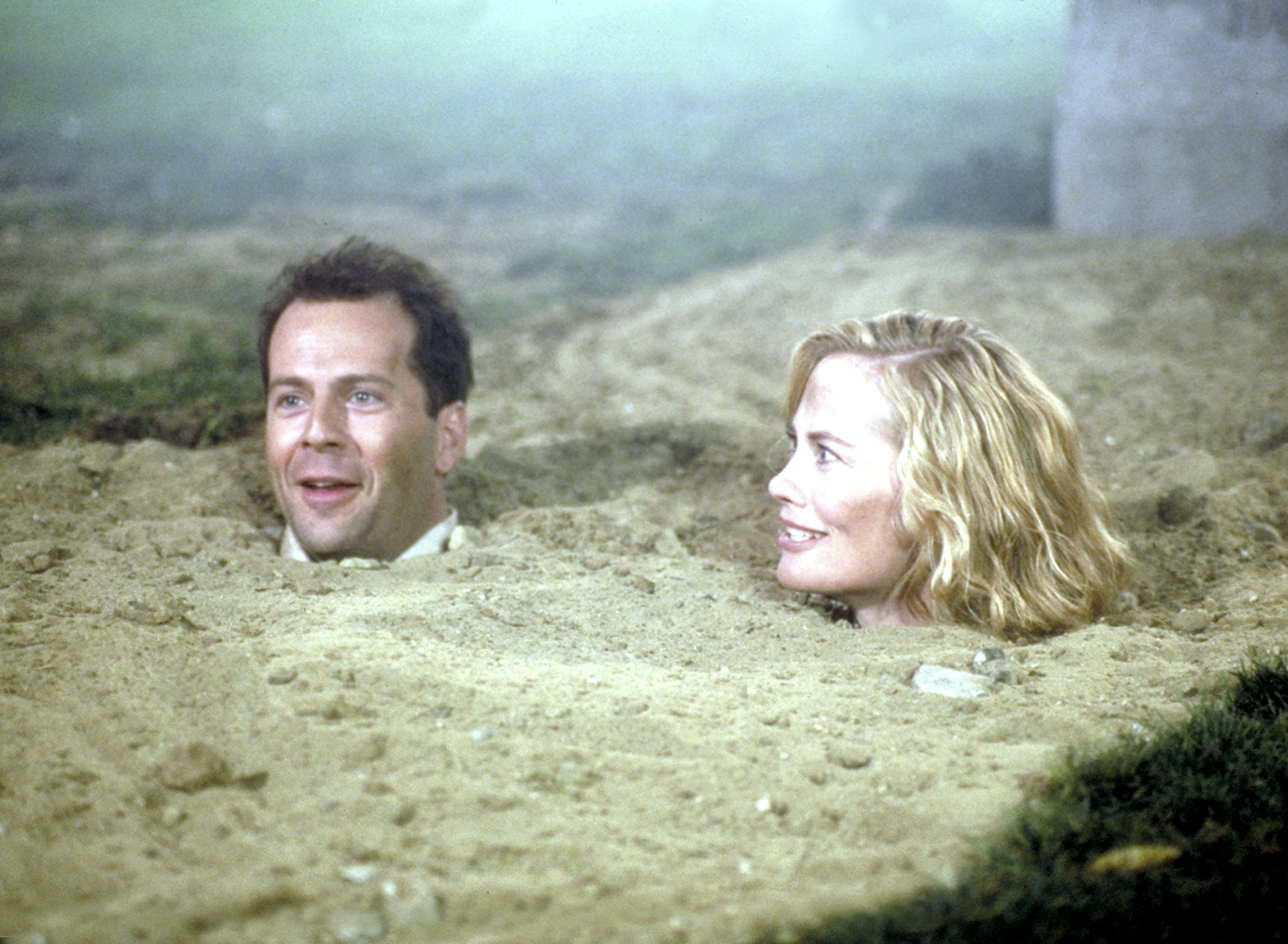 Bruce Willis y Cybill Shepherd en un episodio de "Moonlighting" en 1989 | Fuente: Getty Images