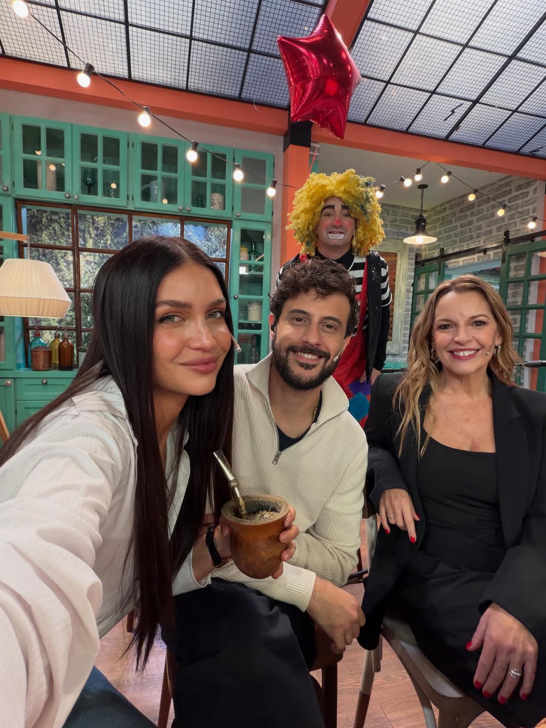 Zaira Nara junto a Diego Leuco y Carina Zampini en los estudios del canal Telefe | Fuente: Instagram/zaira.nara
