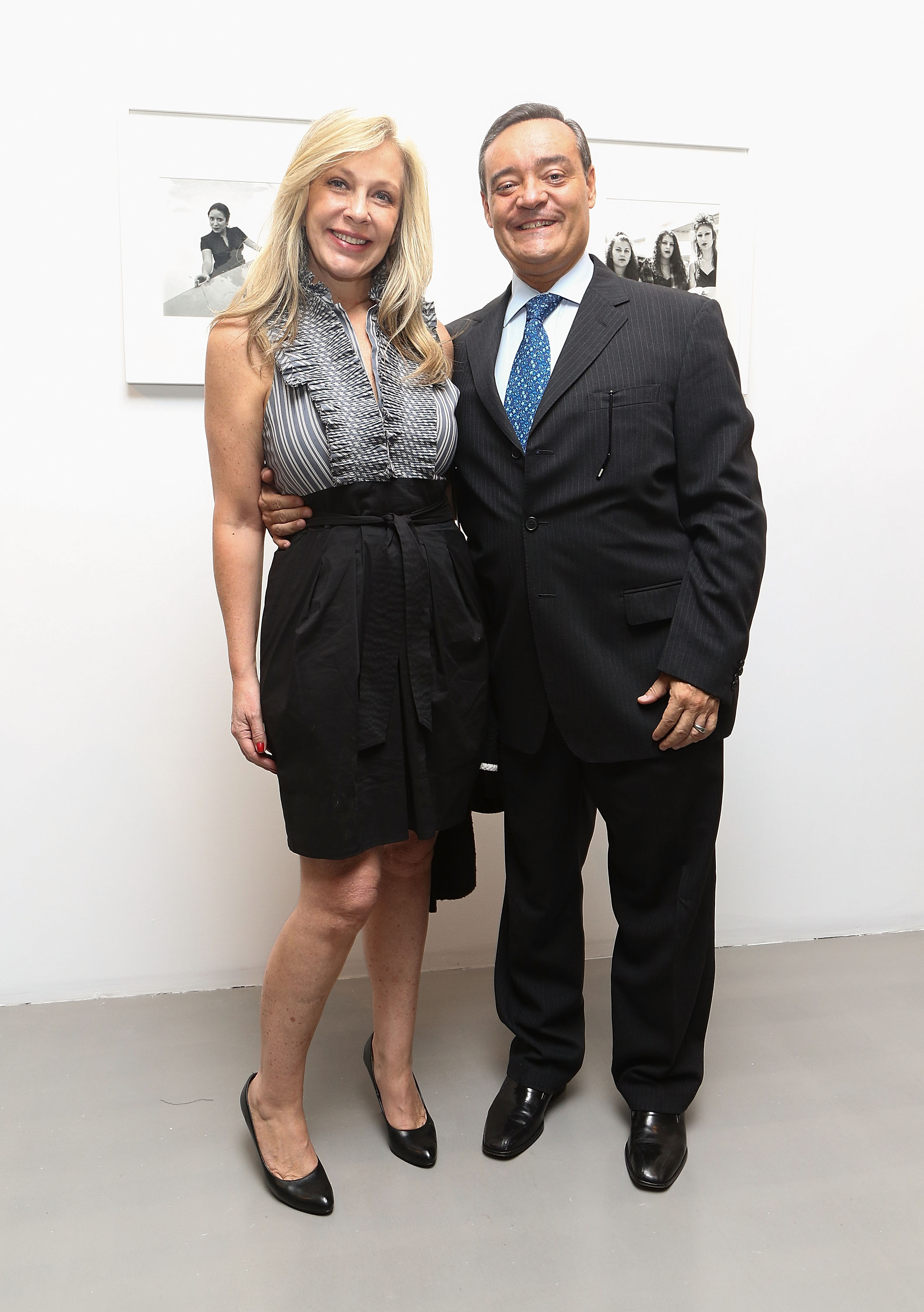 Ernestina Sodi y Mauricio Camps asisten a la exposición de Yvonne Venegas en el Museo Carrillo Gil el 20 de septiembre de 2012 en la Ciudad de México, México. | Fuente: Getty Images