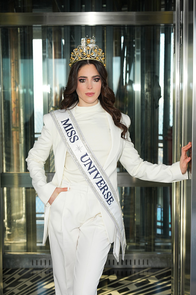 Miss Universo Fátima Bosch Fernández visita el Empire State Building el 3 de diciembre de 2025 en la ciudad de Nueva York | Fuente: Getty Images