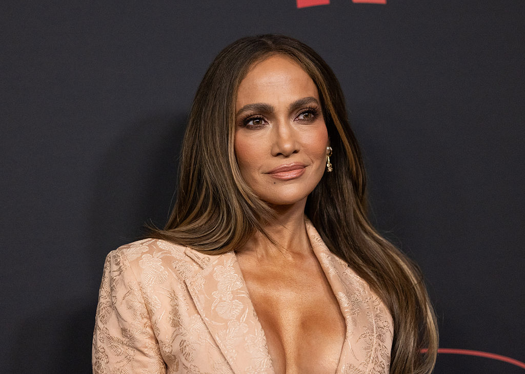 Jennifer Lopez en la alfombra roja del evento «Netflix 2026 Upfront», celebrado en Sunset Pier 94 Studios el 13 de mayo de 2026 en Nueva York, Nueva York. | Fuente: Getty Images
