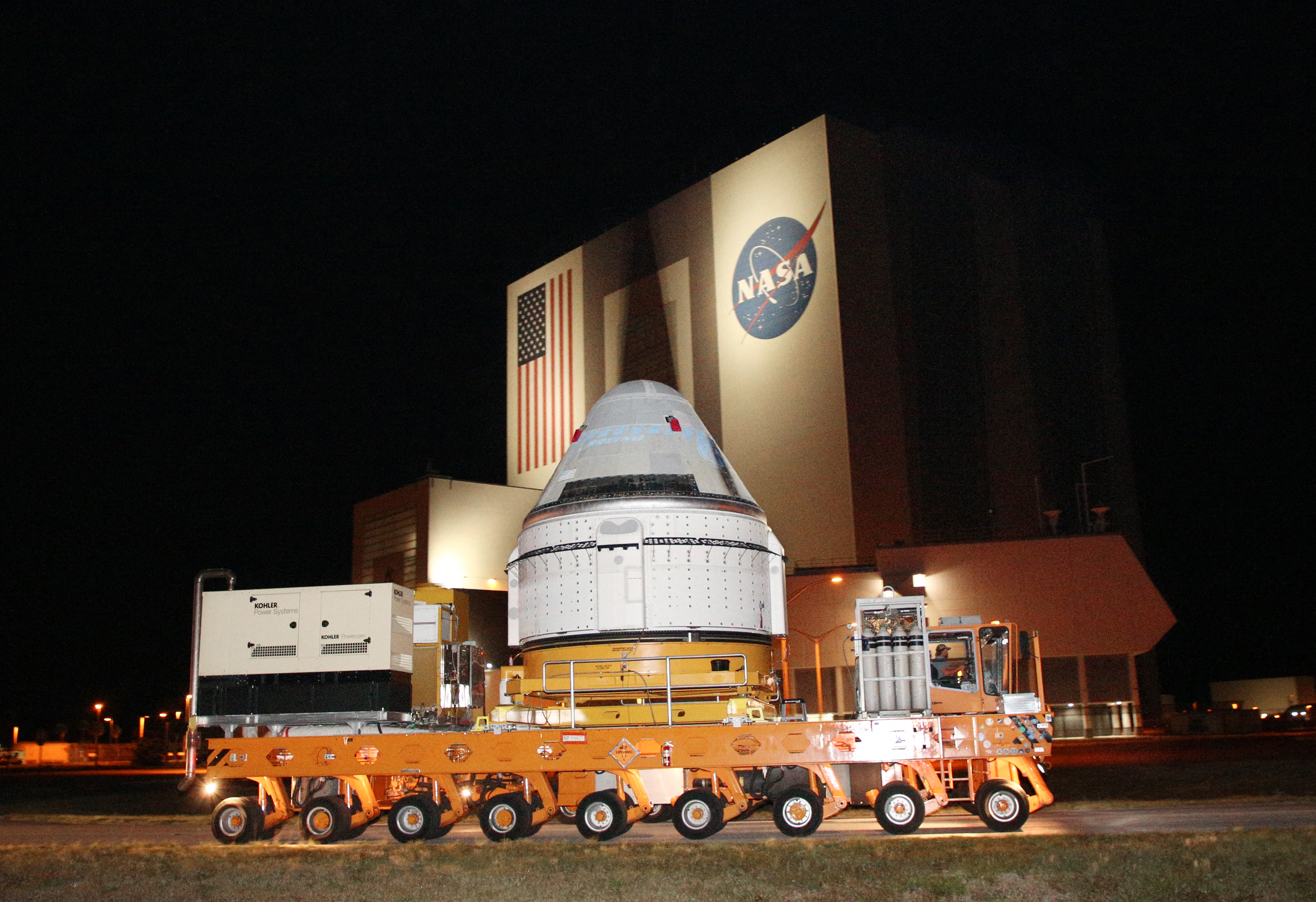 Una nave espacial Boeing CST-100 Starliner sale del Centro de Procesamiento y Carga Comercial de Boeing en el Centro Espacial Kennedy de Cabo Cañaveral, Florida, el 16 de abril de 2024 | Fuente: Getty Images