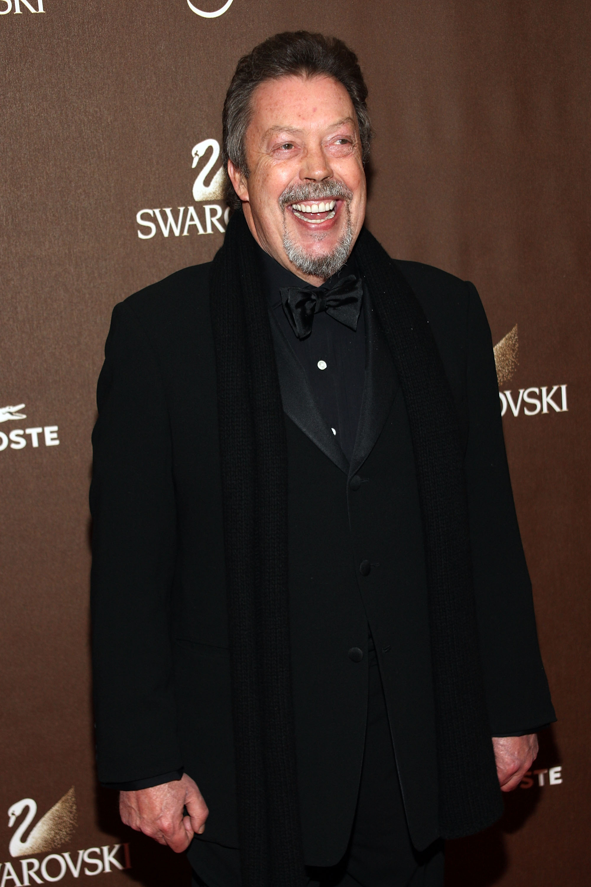 El actor Tim Curry llega a los 10º Premios Anuales del Gremio de Diseñadores de Vestuario celebrados en el Hotel Beverly Wilshire el 19 de febrero de 2008 en Beverly Hills, California | Fuente: Getty Images