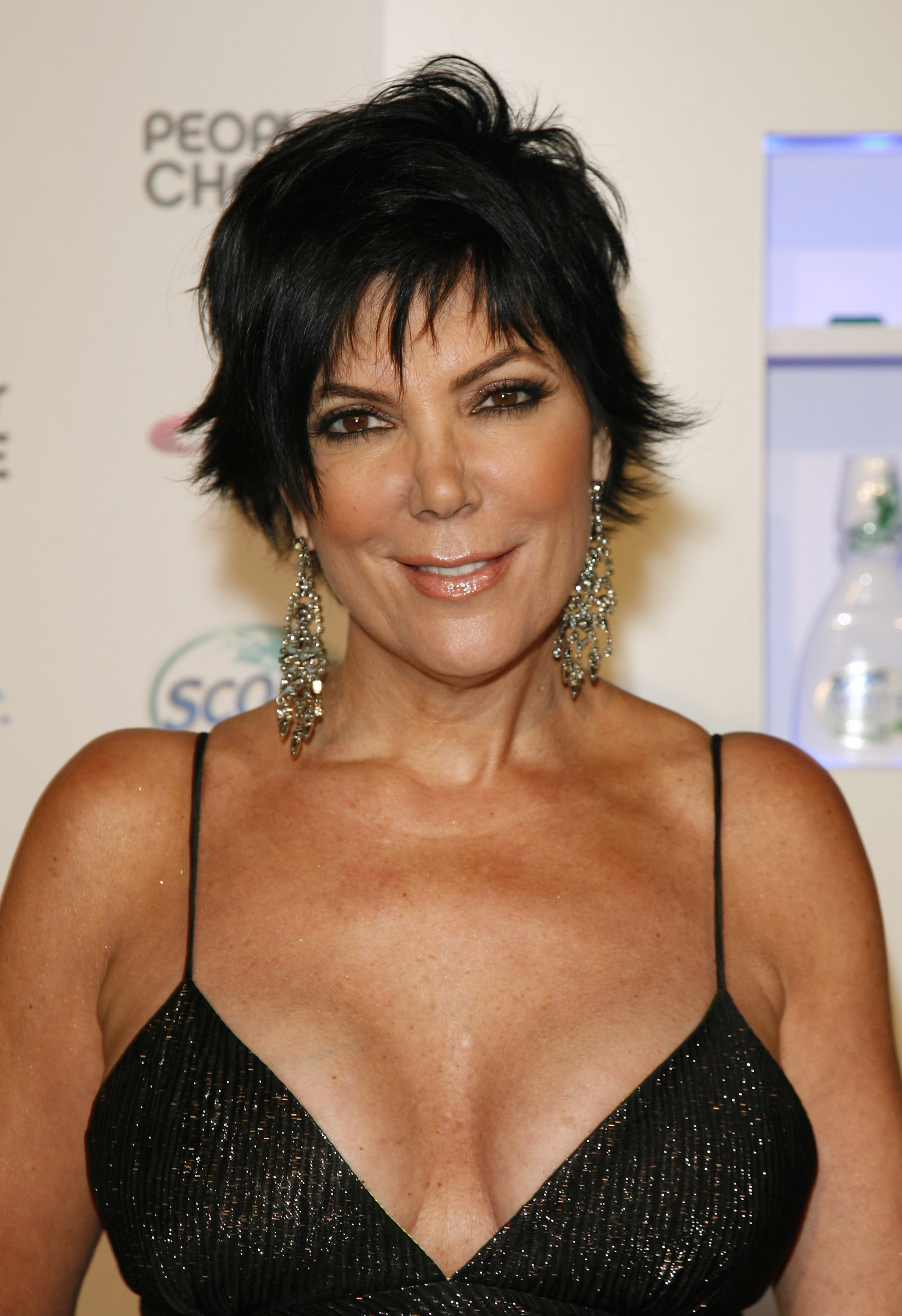Kris Kardashian llega al acto de presentación de las nominaciones a los premios People's Choice de Crest + Scope, celebrado en la discoteca Area de West Hollywood. | Fuente: Getty Images