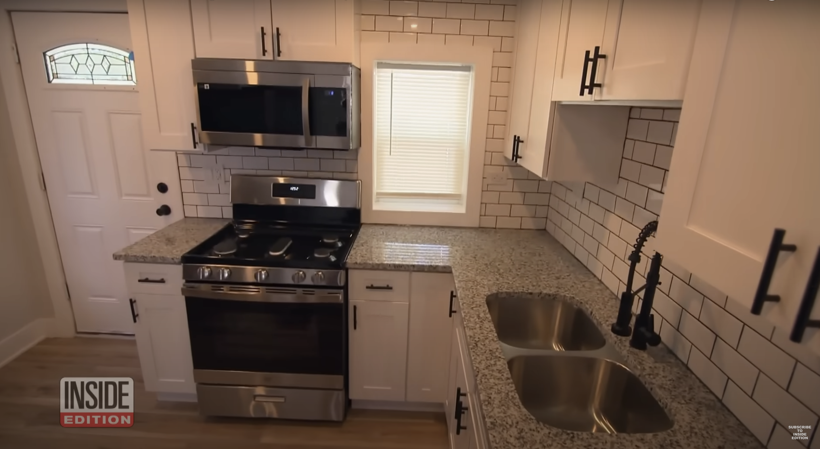 Una mirada al interior de la cocina renovada de la casa de infancia del papa León XIV, según se muestra en un video fechado el 10 de mayo de 2025 | Fuente: YouTube/InsideEdition