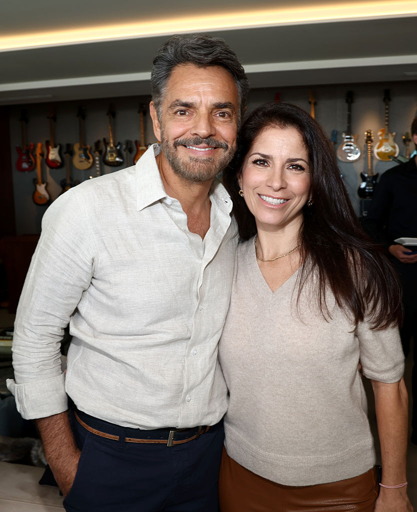 Eugenio Derbez y Alessandra Rosaldo asisten a la proyección de Jay Kelly Los Angeles Tastemaker de Netflix en Ross House el 19 de octubre de 2025 en Los Ángeles, California. | Fuente: Getty Images