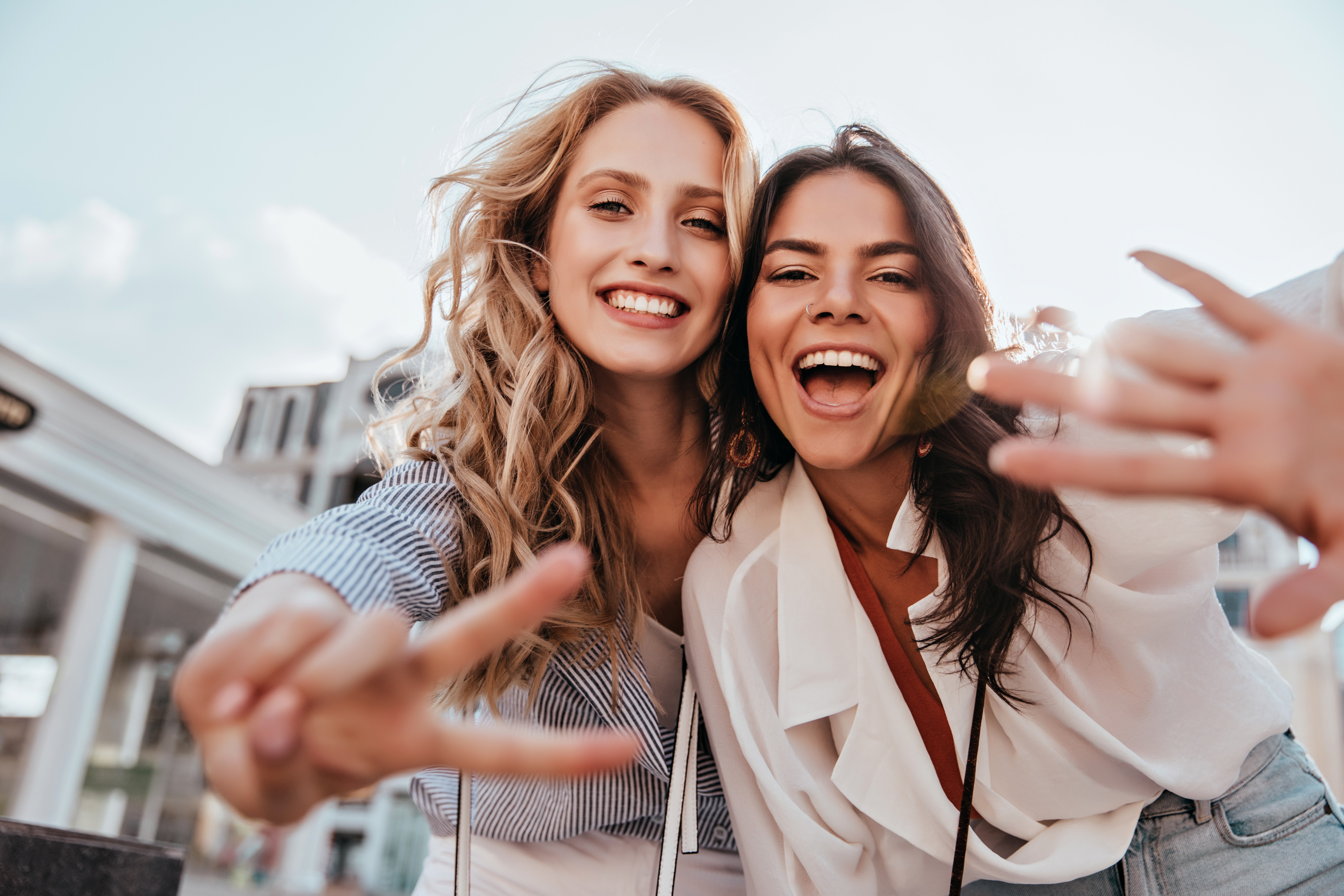 Dos mujeres riendo. | Foto: Shutterstock