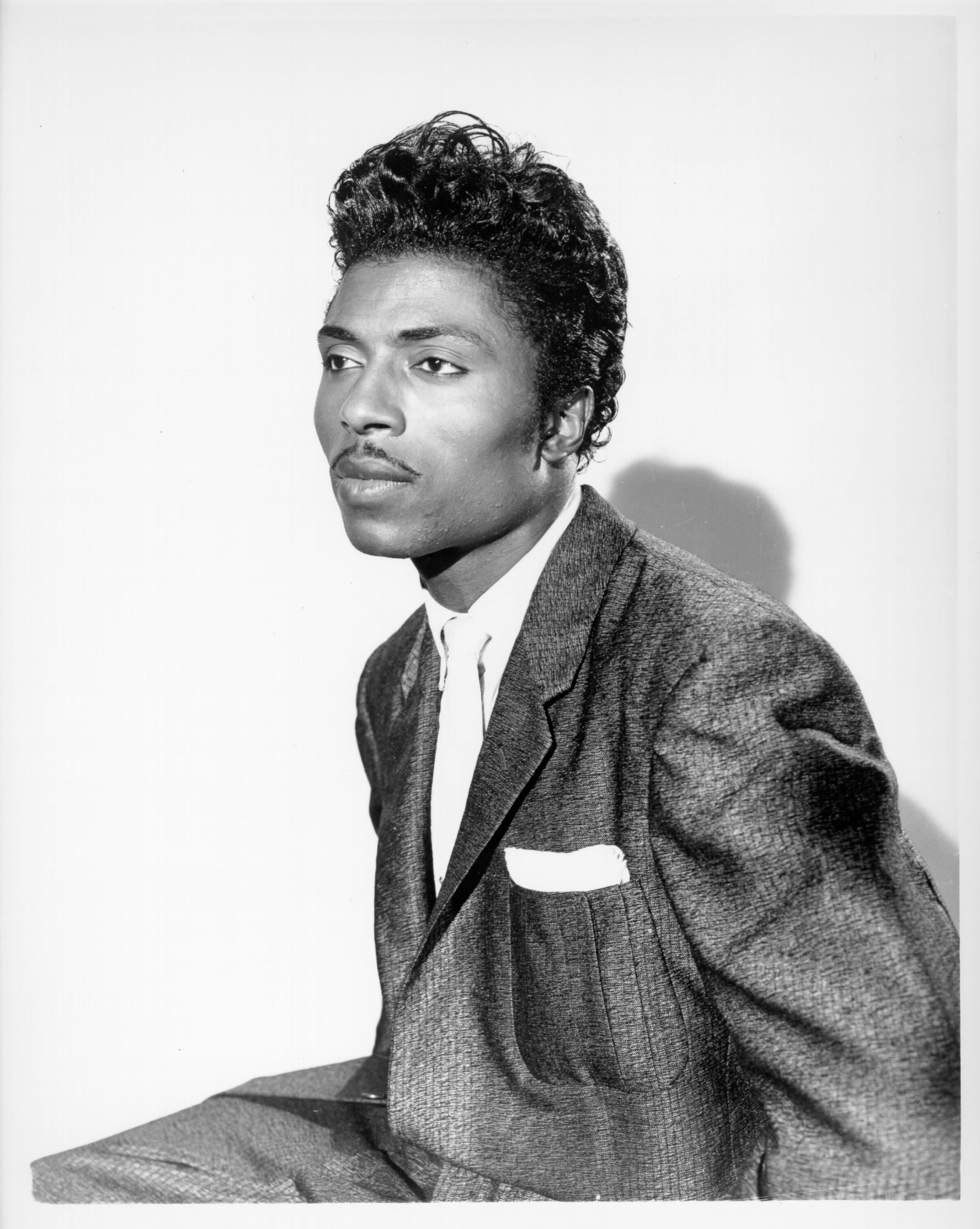 Little Richard posando para un retrato oficial en 1957. | Foto: Getty Images