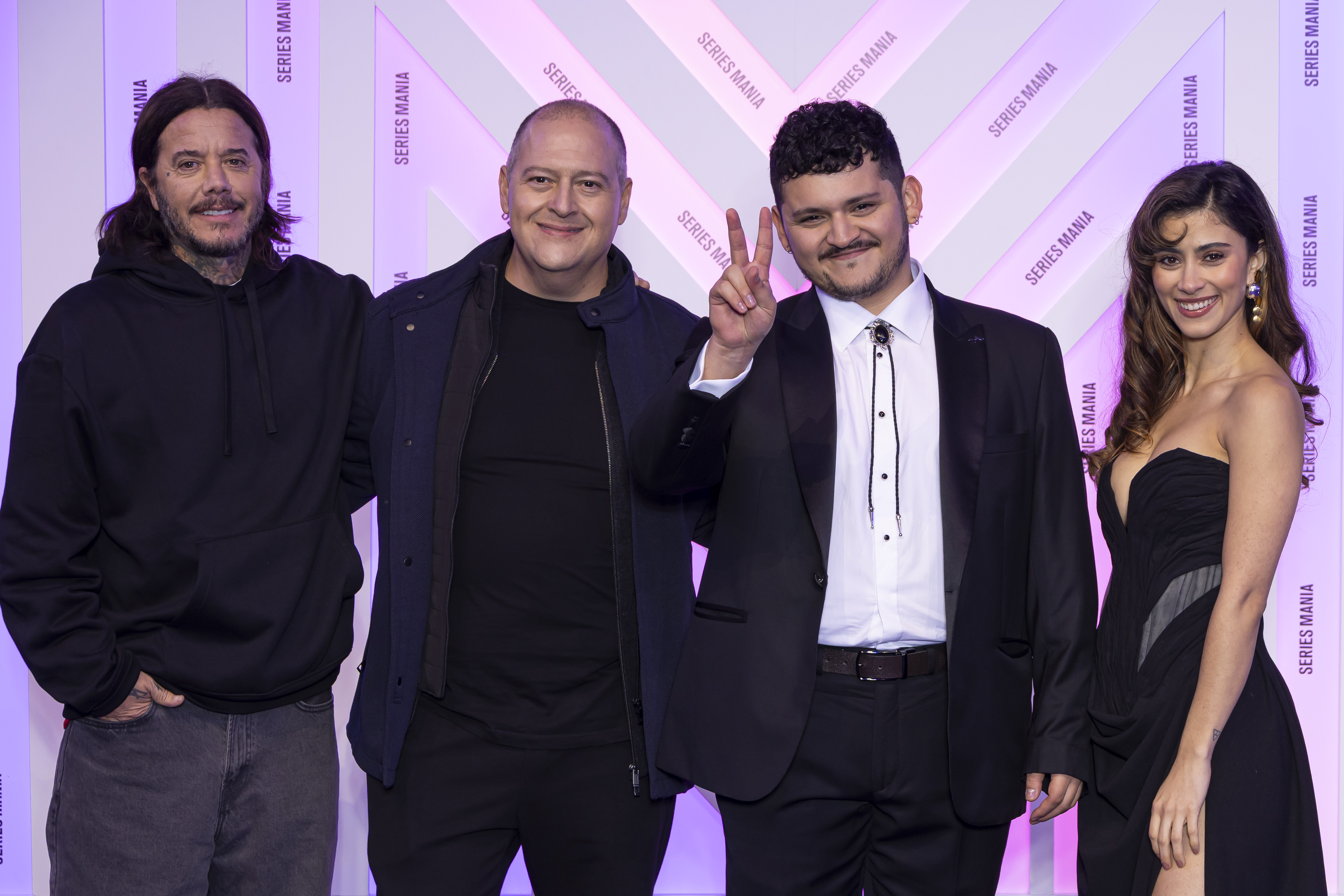 Los miembros del reparto Sebastian Ortega, Sebastian Marroquin, Janer Villareal y Juanita Molina asistieron al estreno de "Dear Killer Nannies" durante el quinto día del Festival Series Mania el 24 de marzo de 2026 en Lille, Francia. | Fuente: Getty Images