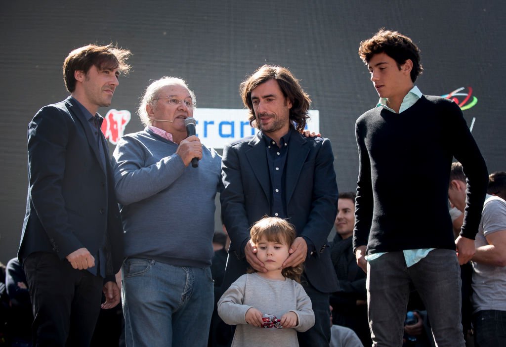 Los hijos de Ángel Nieto: Gelete , Pablo y Hugo en su funeral.| Fuente: Getty Images