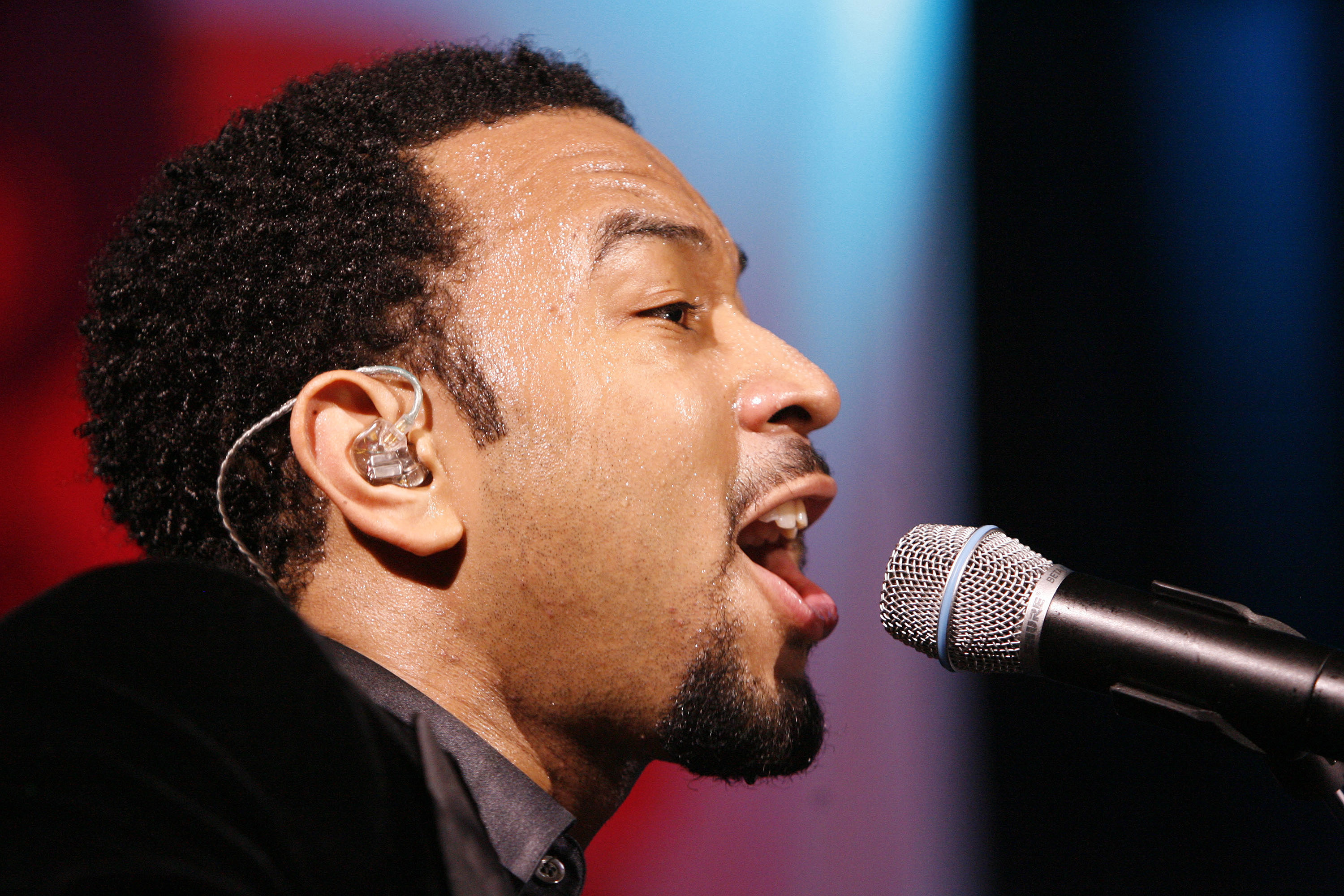 John Legend actuando en el House of Blues en 2006, en Los Ángeles, California. | Fuente: Getty Images