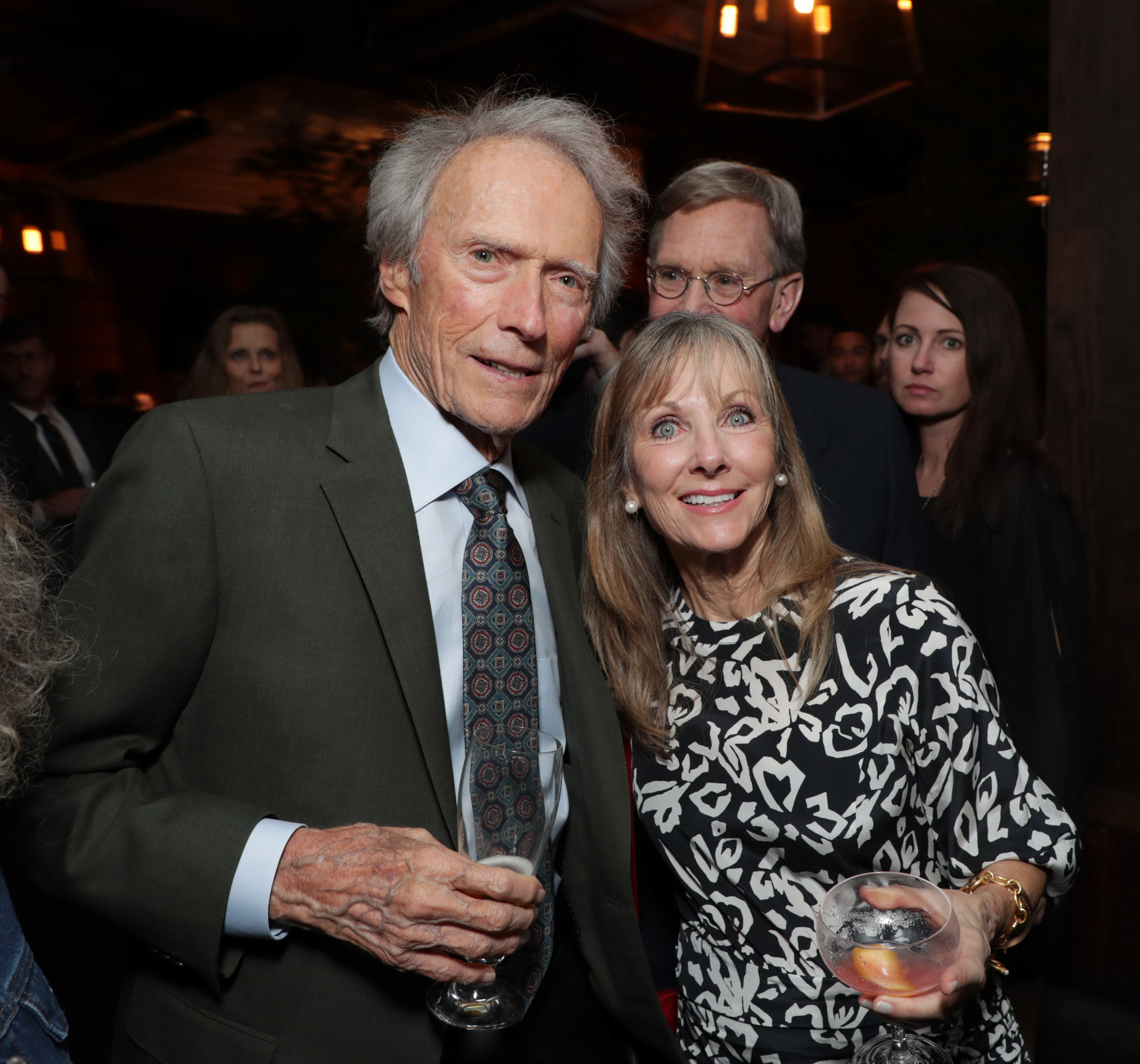 Clint Eastwood y Laurie Murray en el estreno mundial de "The Mule" el 10 de diciembre de 2018. | Fuente: Getty Images