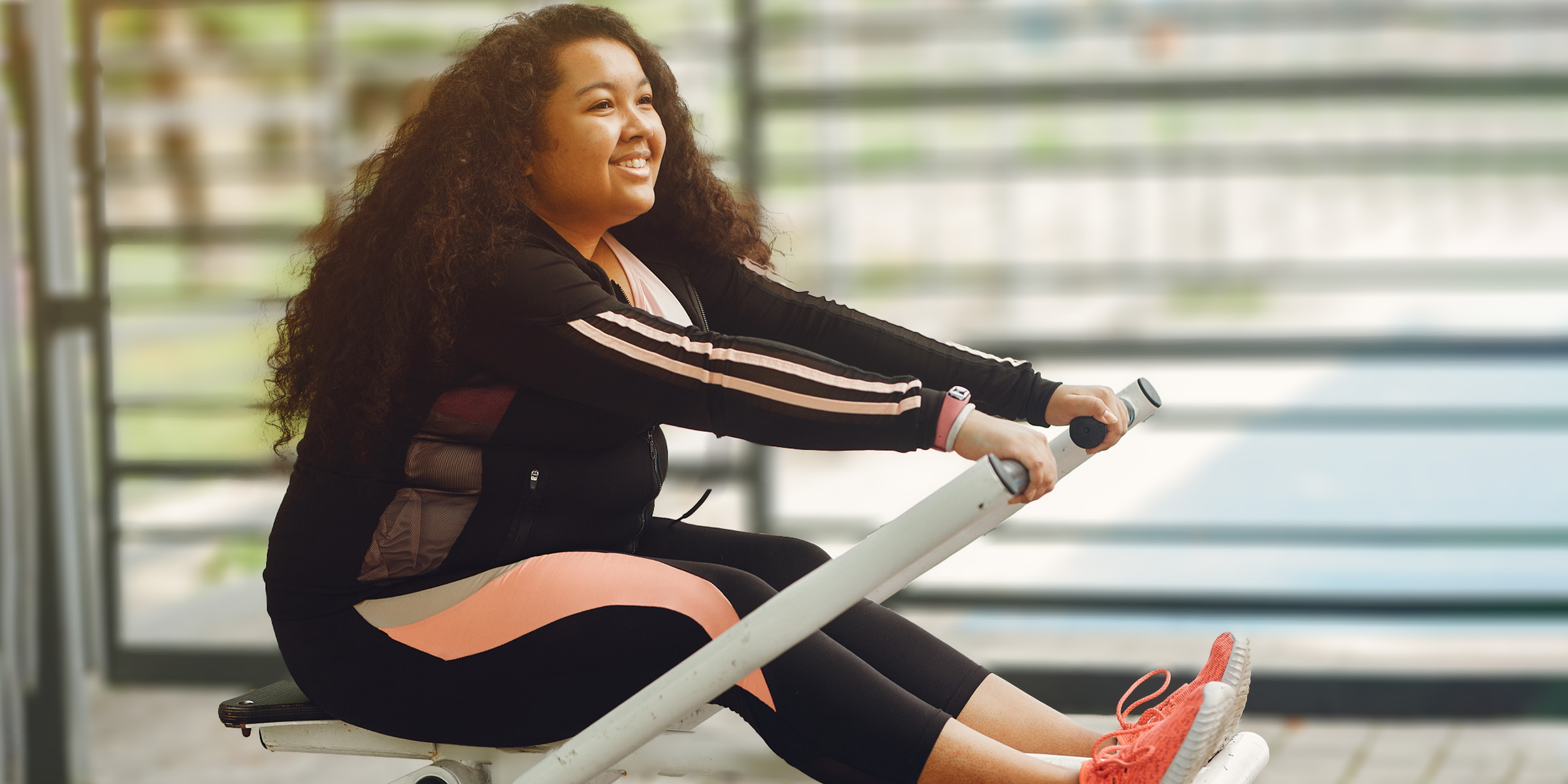 Mujer haciendo ejercicio | Fuente: Freepik