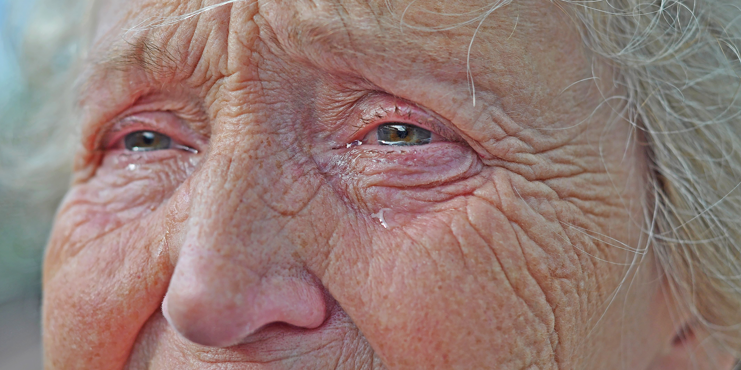 Anciana llorando | Fuente: Shutterstock