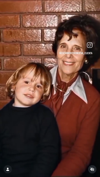 Imagen de Benjamín Vicuña de niño junto a su abuela creada con Inteligencia Artificial | Fuente: Instagram/benjaminvicuna.ok