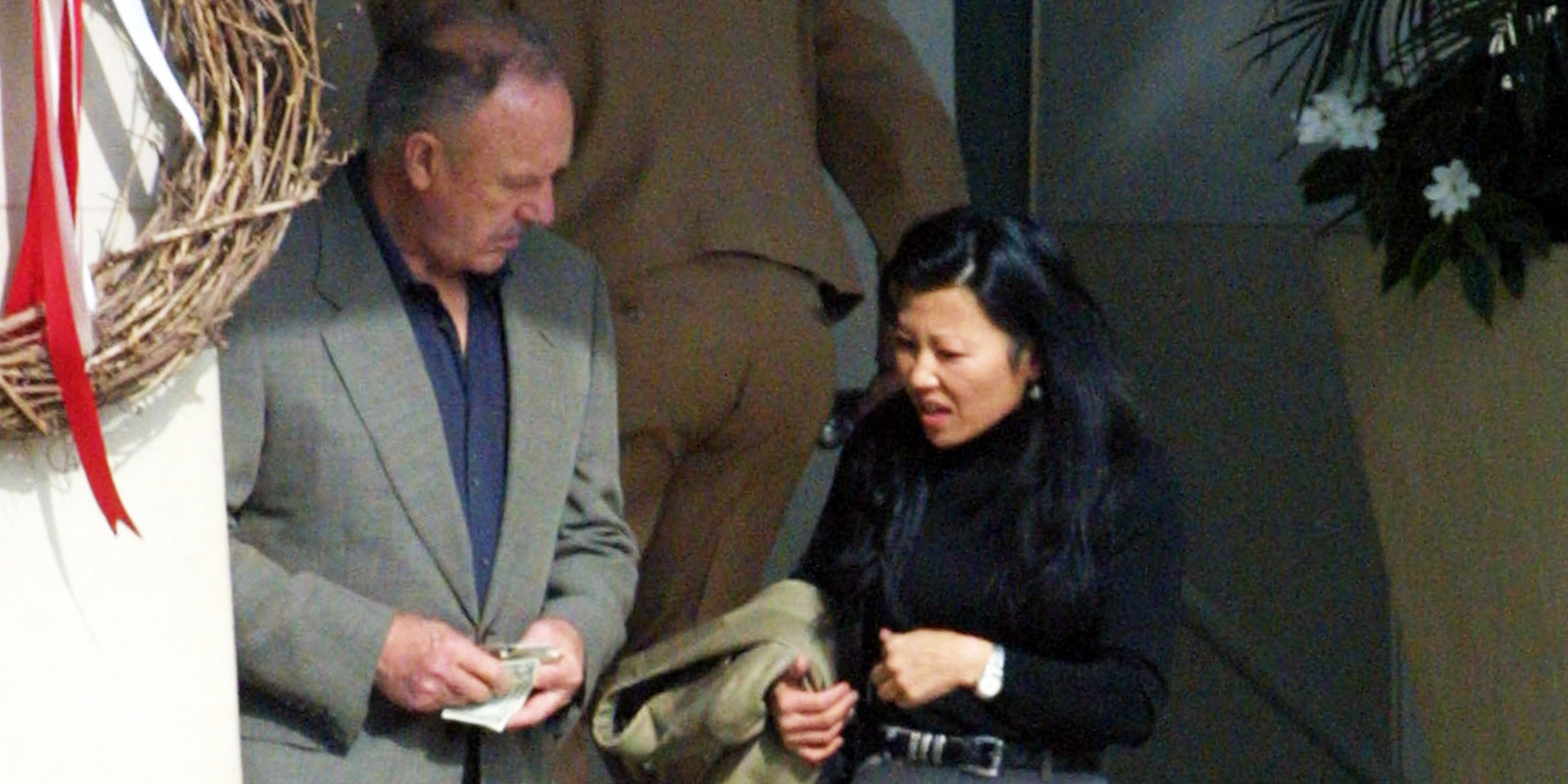 Gene Hackman y Betsy Arakawa | Fuente: Getty Images