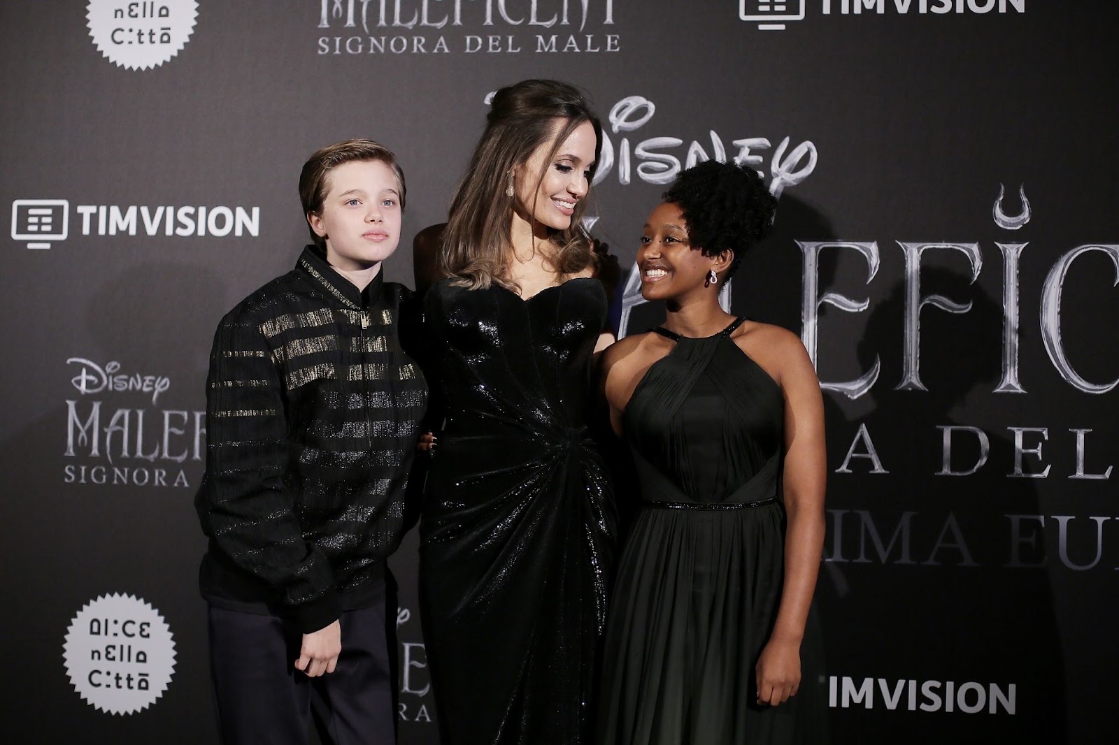 Angelina Jolie con Shiloh y Zahara en el estreno europeo de "Maléfica: Maestra del mal" el 7 de octubre de 2019 en Roma, Italia. | Fuente: Getty Images