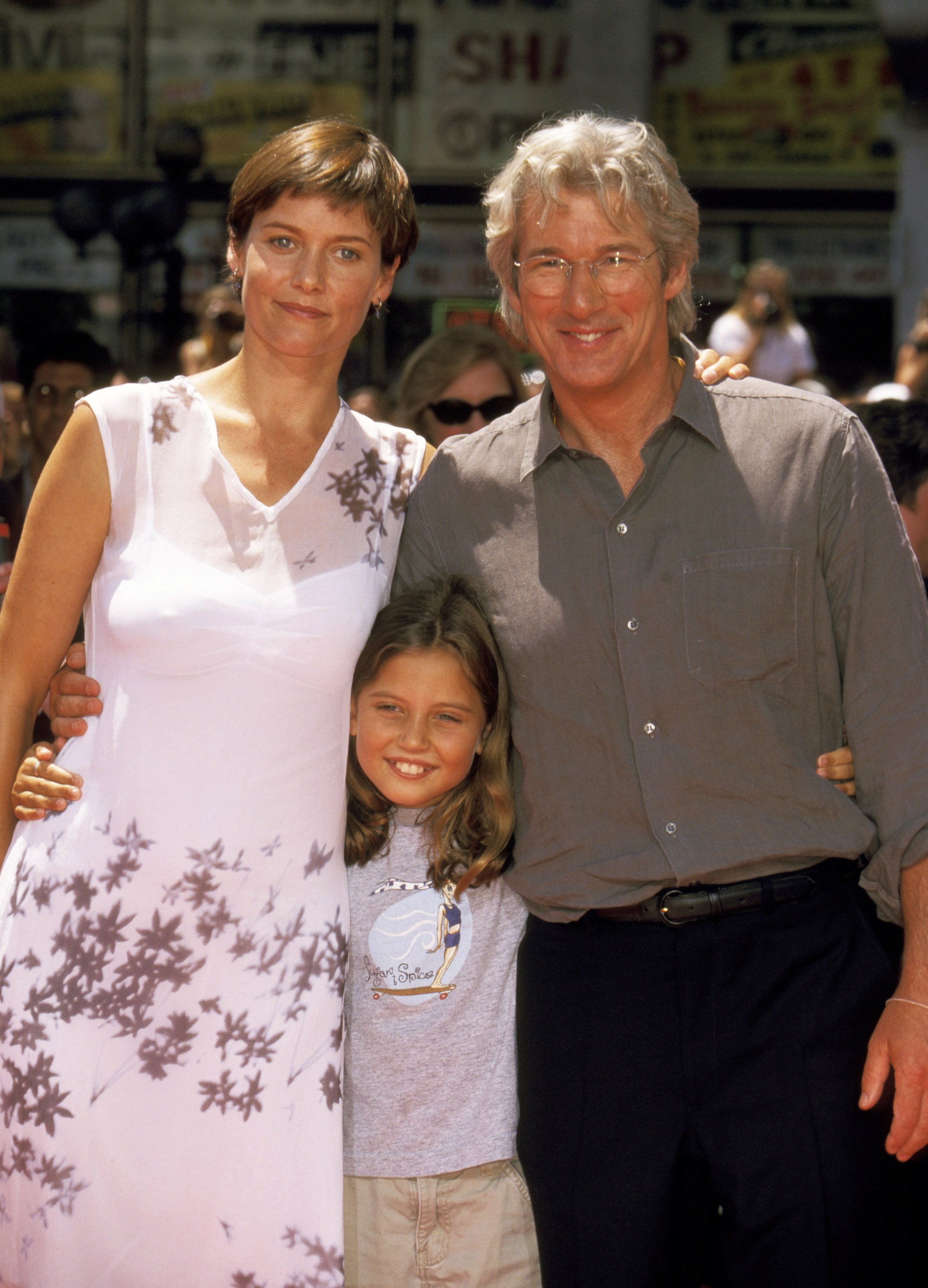 Richard Gere y Carey Lowell con su hija Hannah en Hollywood 1999. | Foto: Getty Images