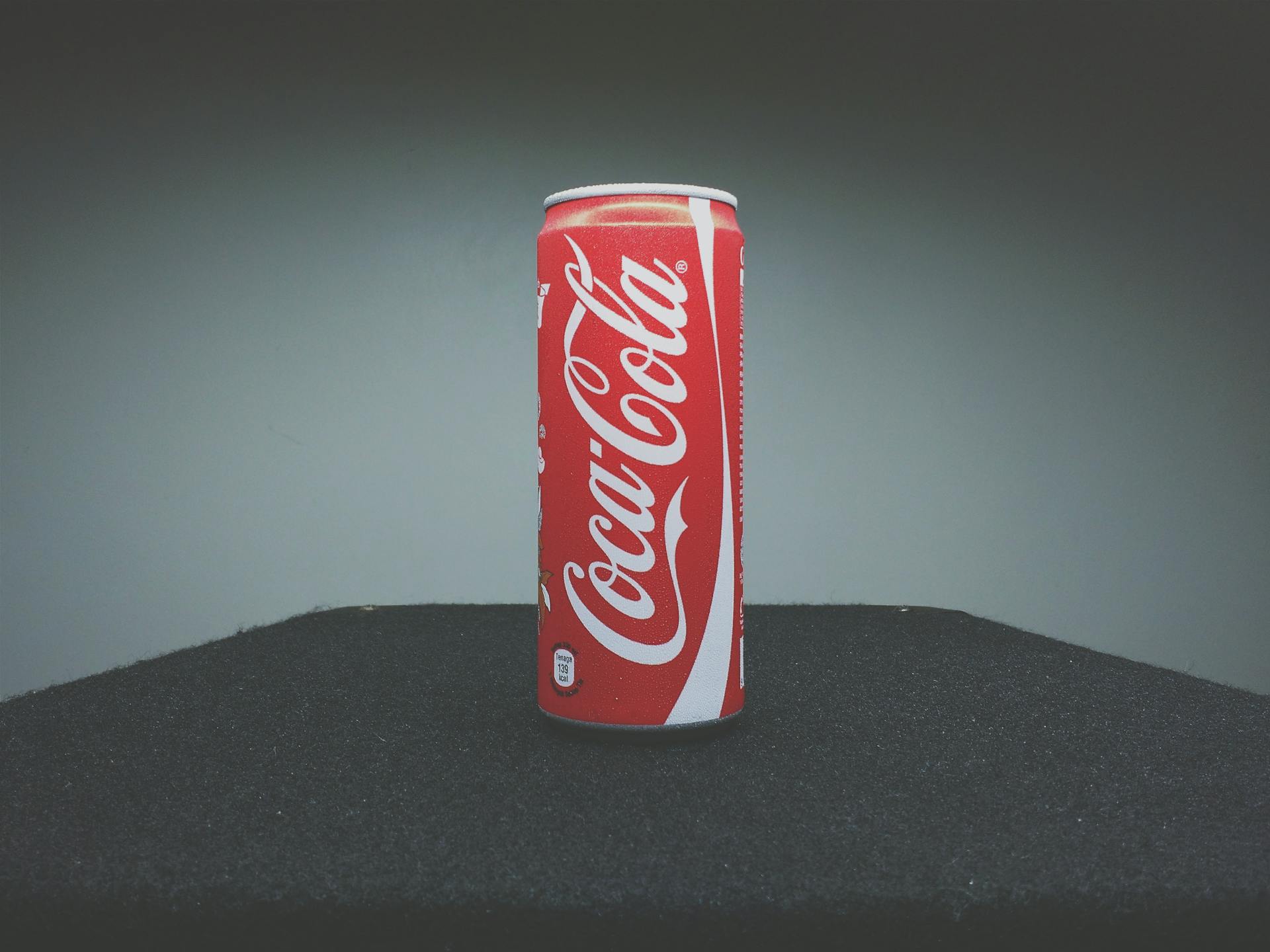 Una lata de coca | Fuente: Pexels