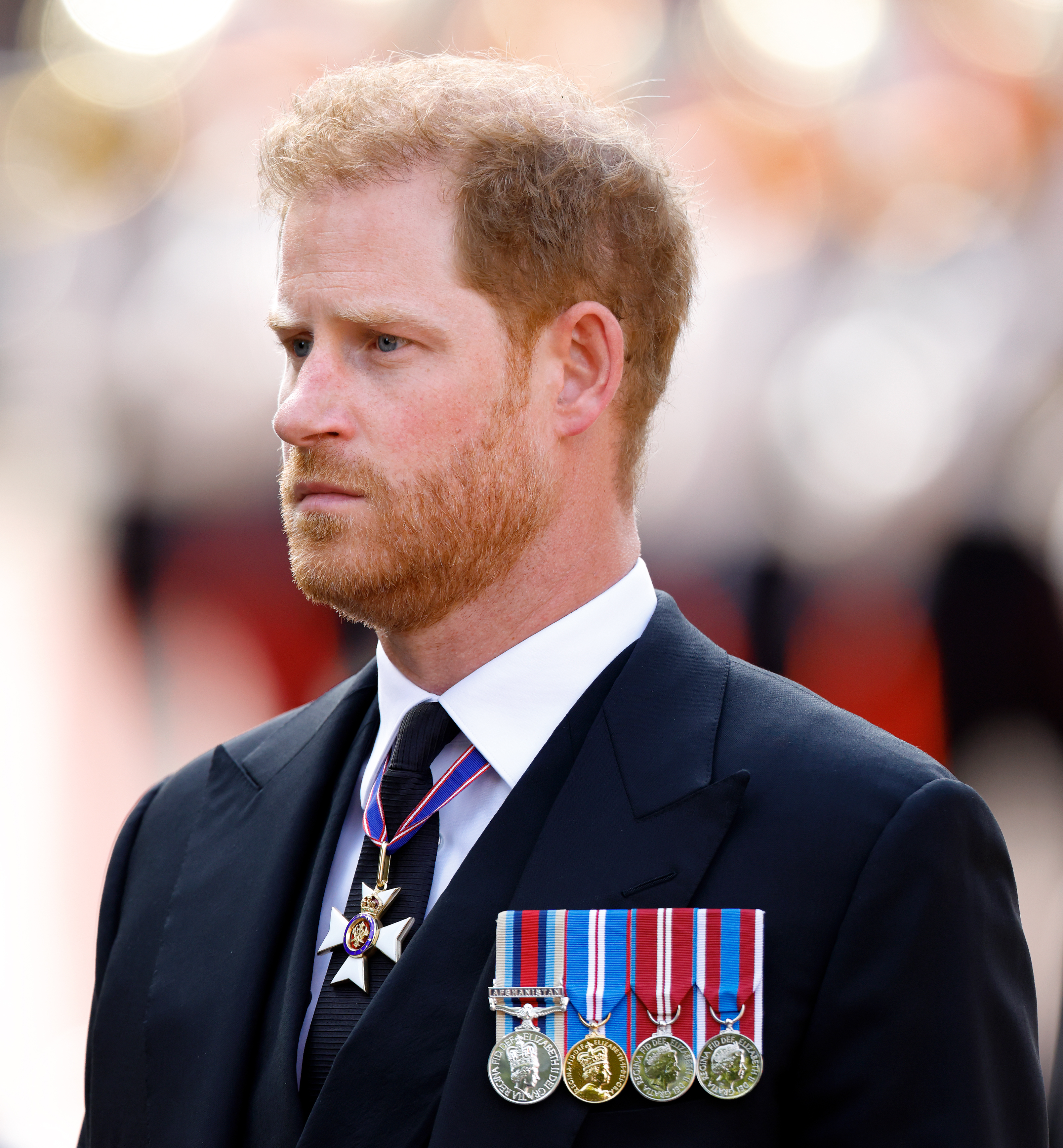 El príncipe Harry durante el traslado del féretro de la reina Isabel II desde el Palacio de Buckingham al Palacio de Westminster en Londres, Inglaterra, el 14 de septiembre de 2022 | Fuente: Getty Images