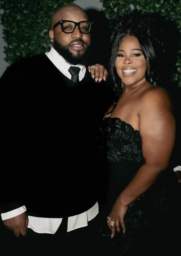 Amber Riley y su novio posando juntos, con fecha de octubre de 2024 | Fuente: Instagram/msamberpriley