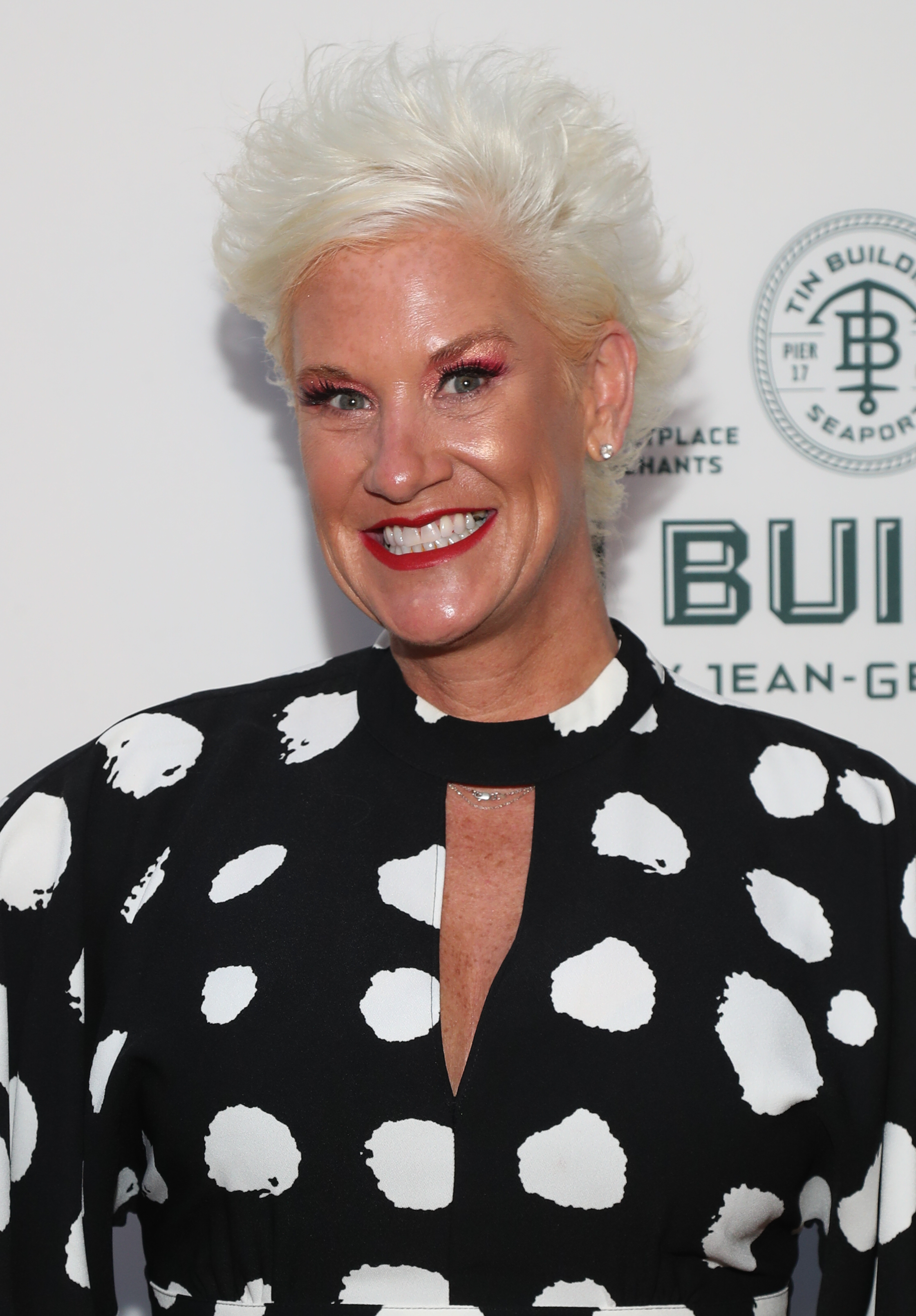 Anne Burrell asiste a la gran inauguración de The Tin Building by Jean-Georges en Nueva York el 28 de septiembre de 2022 | Fuente: Getty Images