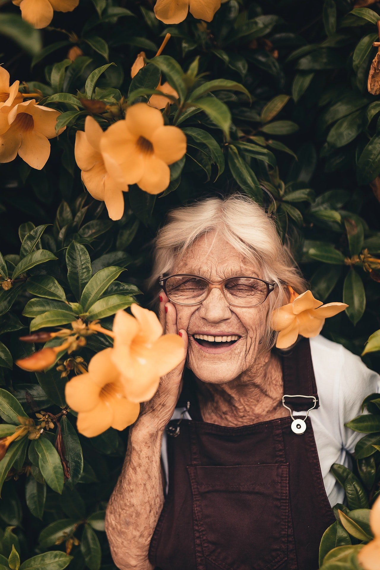 Anciana sonriendo. | Foto: Pexels