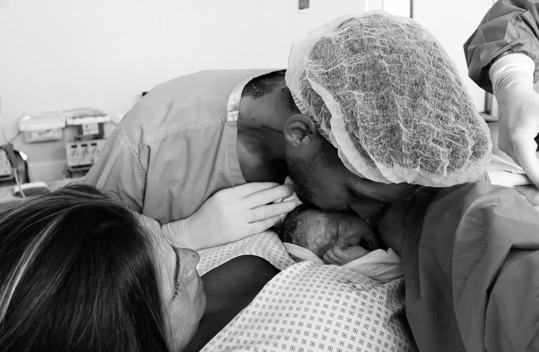 Cami homs junto a José Sosa le dan la bienvenida a su hija, Aitana | Instagram/camihoms