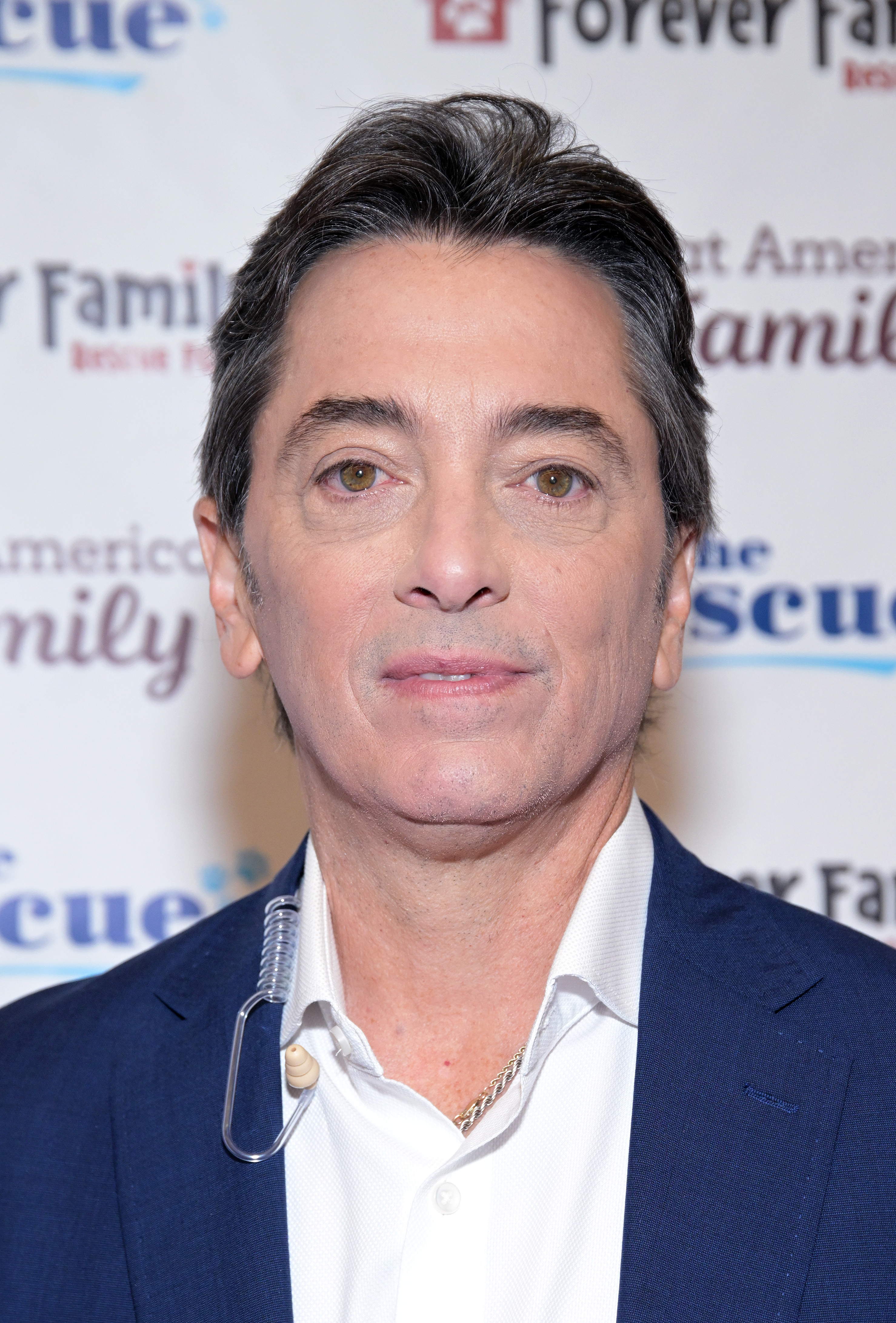 Scott Baio en el teletón de rescate de animales "To The Rescue Pup-A-Thon" el 12 de febrero de 2023 en Los Ángeles, California. | Fuente: Getty Images