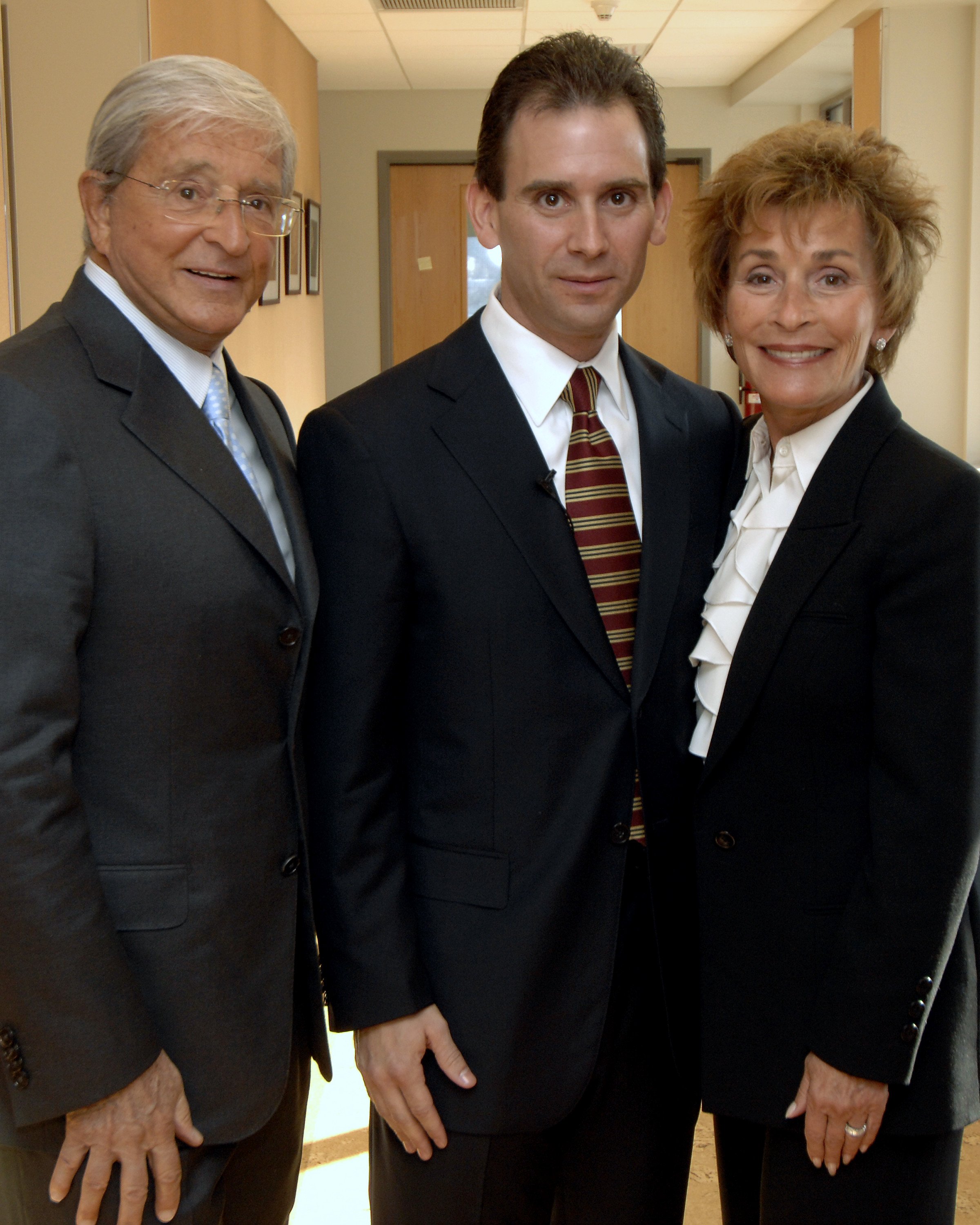 Jerry Sheindlin con su esposa, la jueza Judy Sheindlin y su hijo Adam Levy el 23 de enero de 2007┃Foto: Getty Images