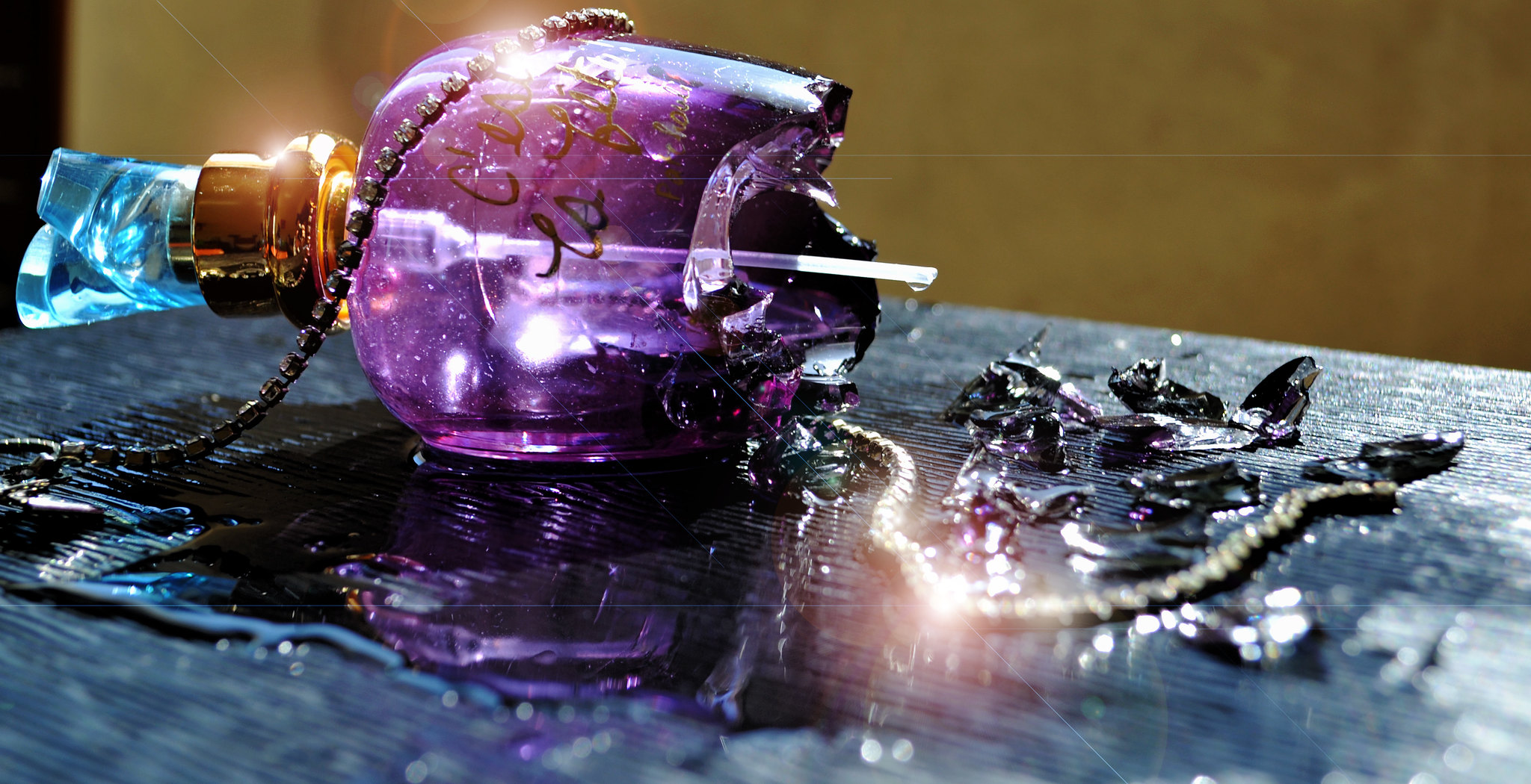 Frasco de perfume roto | Fuente: Flickr
