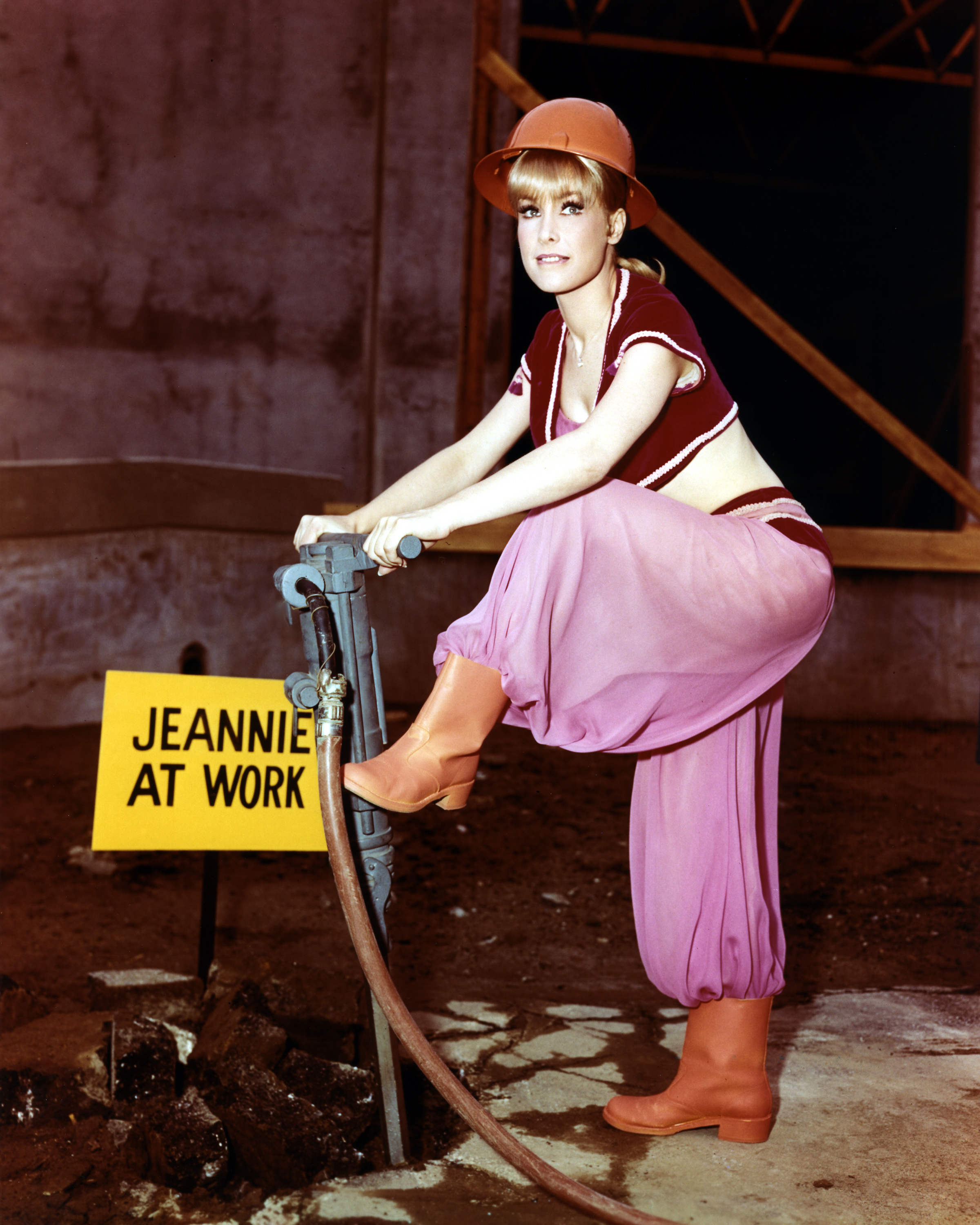 Barbara Eden, en un retrato publicitario para la serie de televisión estadounidense "I Dream of Jeannie", hacia 1967. | Fuente: Getty Images