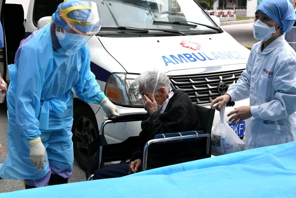 Paciente de 93 años infectado con coronavirus, febrero de 2020 en Fuzhou, China. | Foto: Getty Images