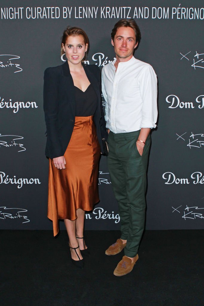 La princesa Beatriz y Edoardo Mapelli Mozzi asisten a la exposición 'Ensamblaje' de Lenny Kravitz y Dom Perignon. | Foto: Getty Images